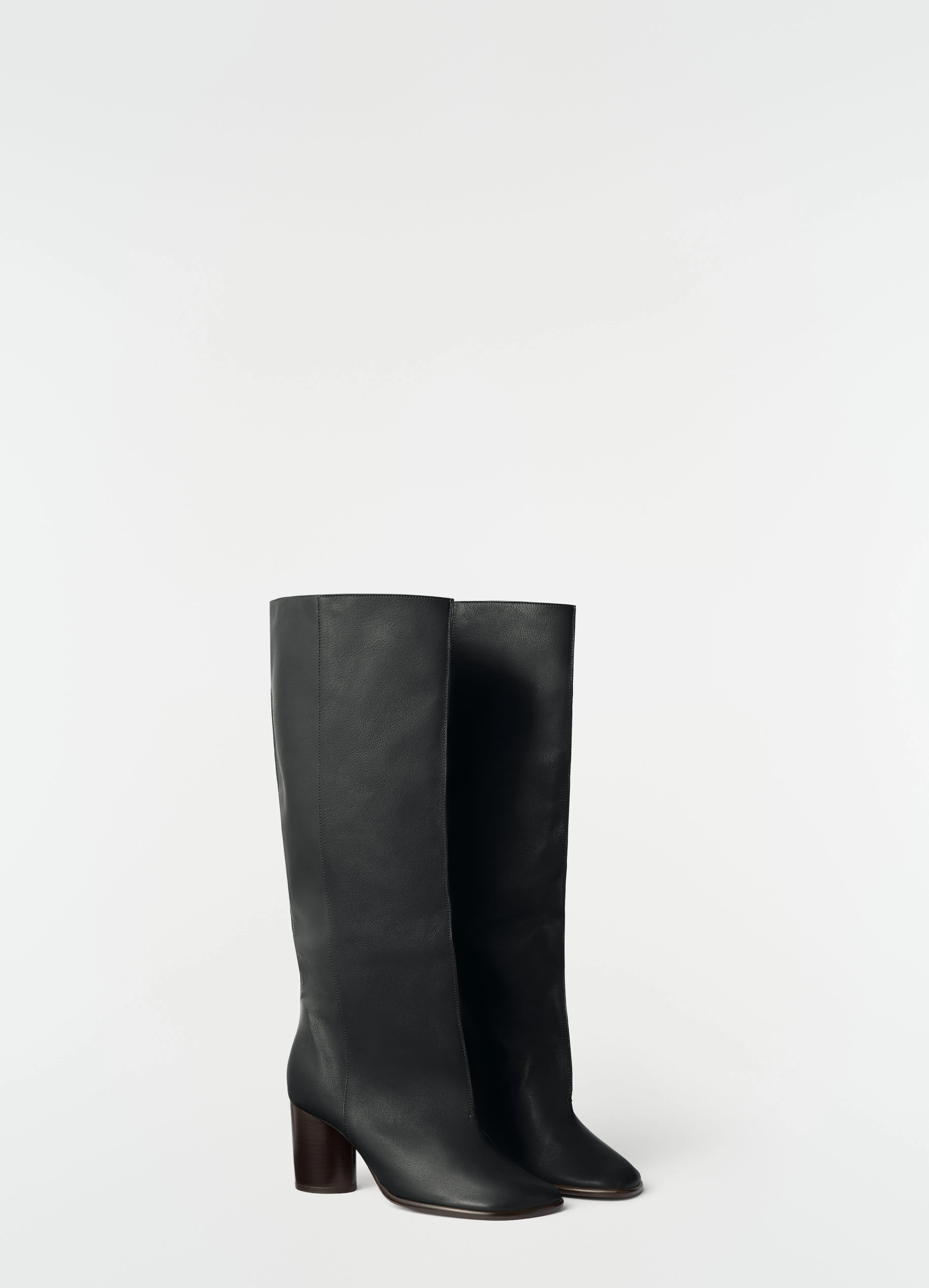 CREASE SLEEVE BOOTS IN SOFT GLOSSY LEATHER sold by Lemaire product image thumbnail 4
