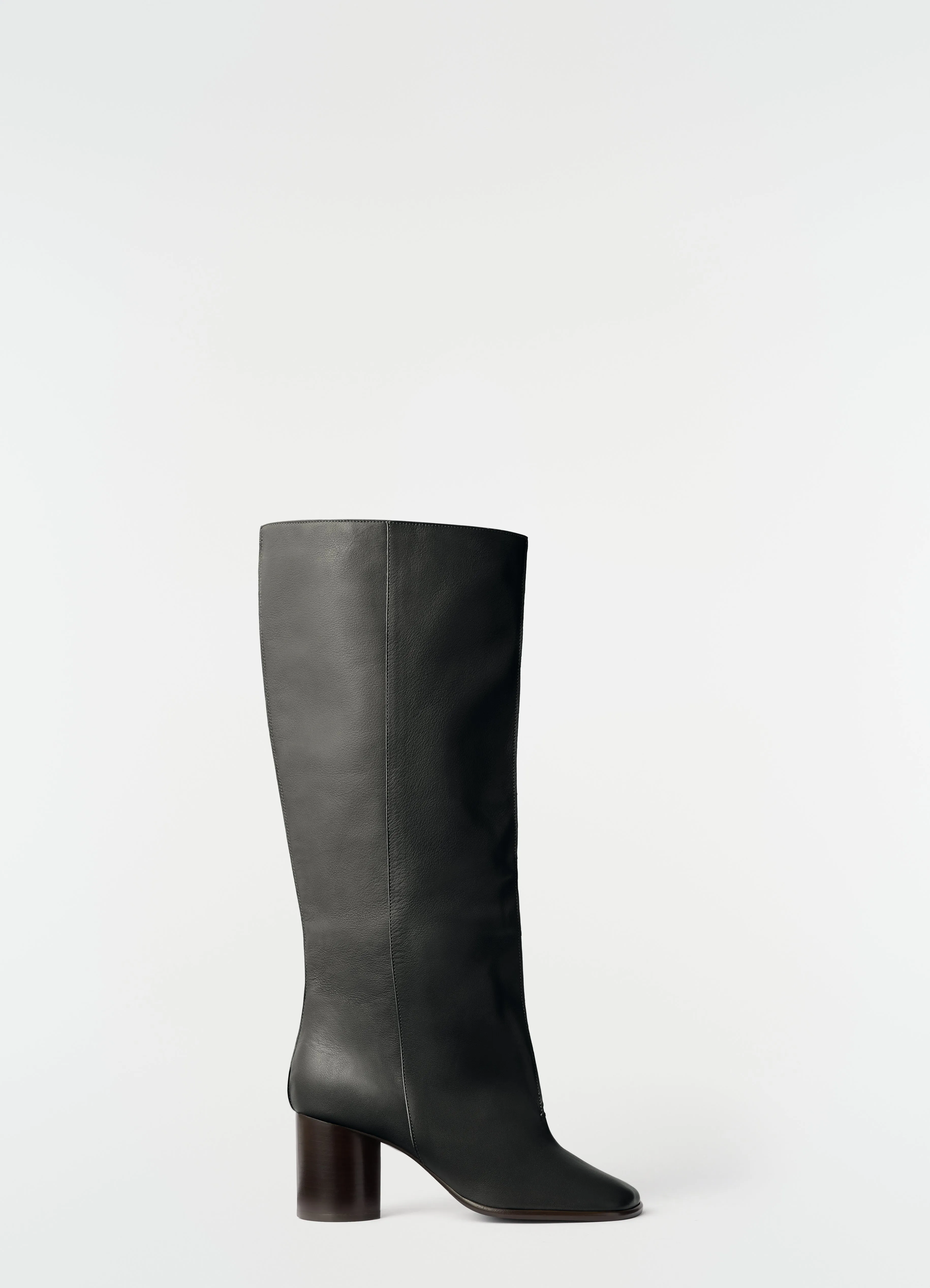 CREASE SLEEVE BOOTS IN SOFT GLOSSY LEATHER sold by Lemaire
