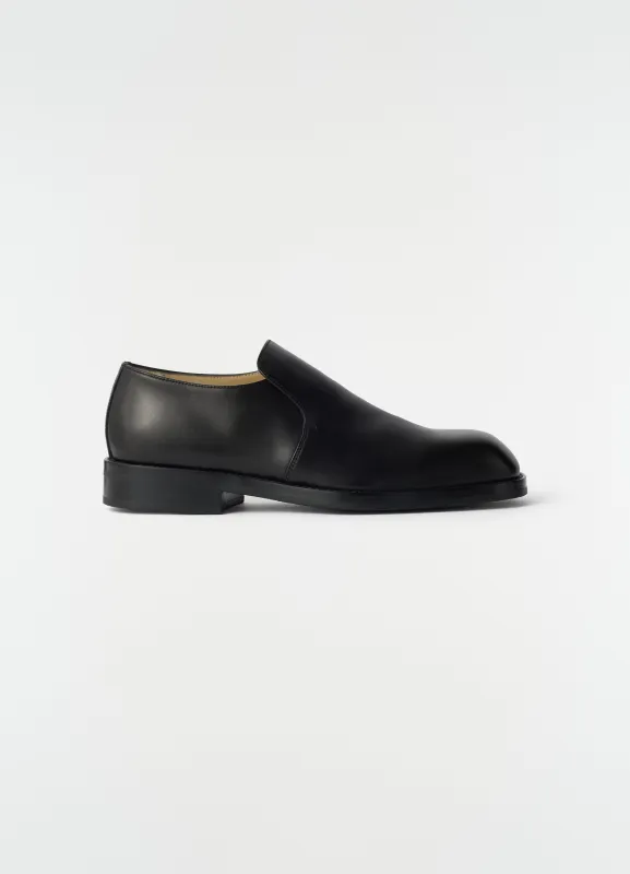 FORMAL LOAFERS IN SHINY LEATHER made by Lemaire