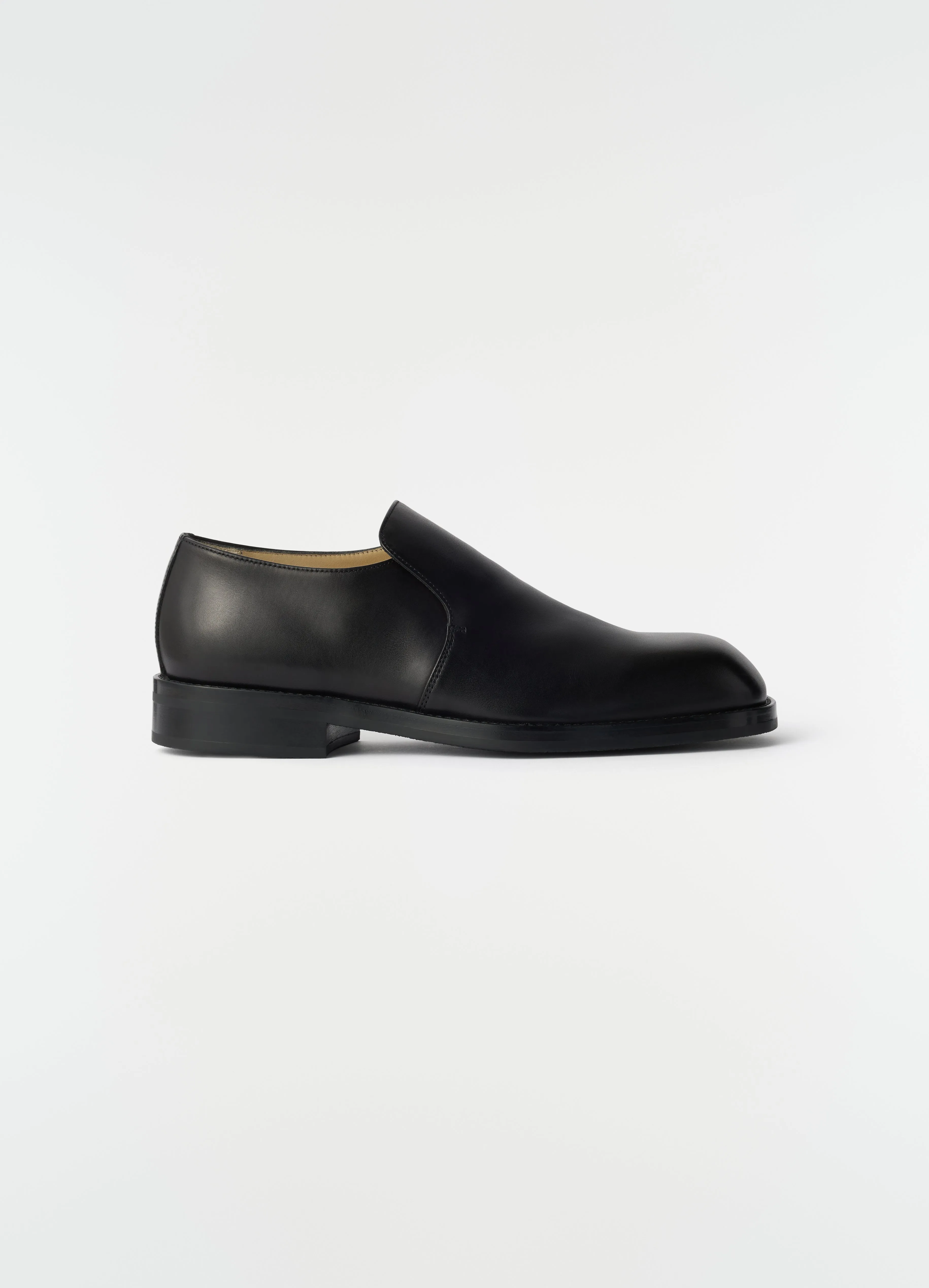 FORMAL LOAFERS IN SHINY LEATHER sold by Lemaire