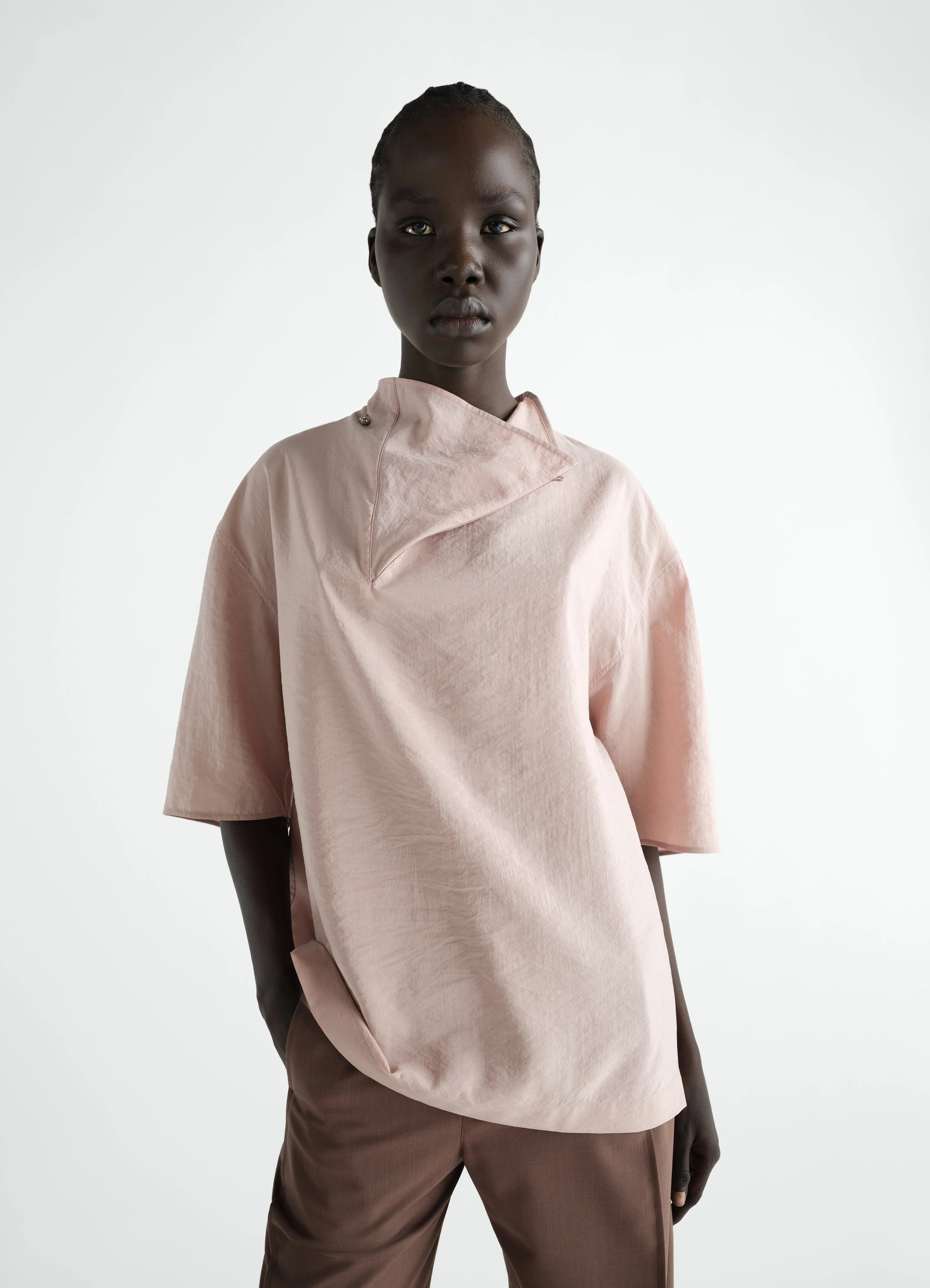 SOFT COLLAR TOP IN DRY SILK sold by Lemaire