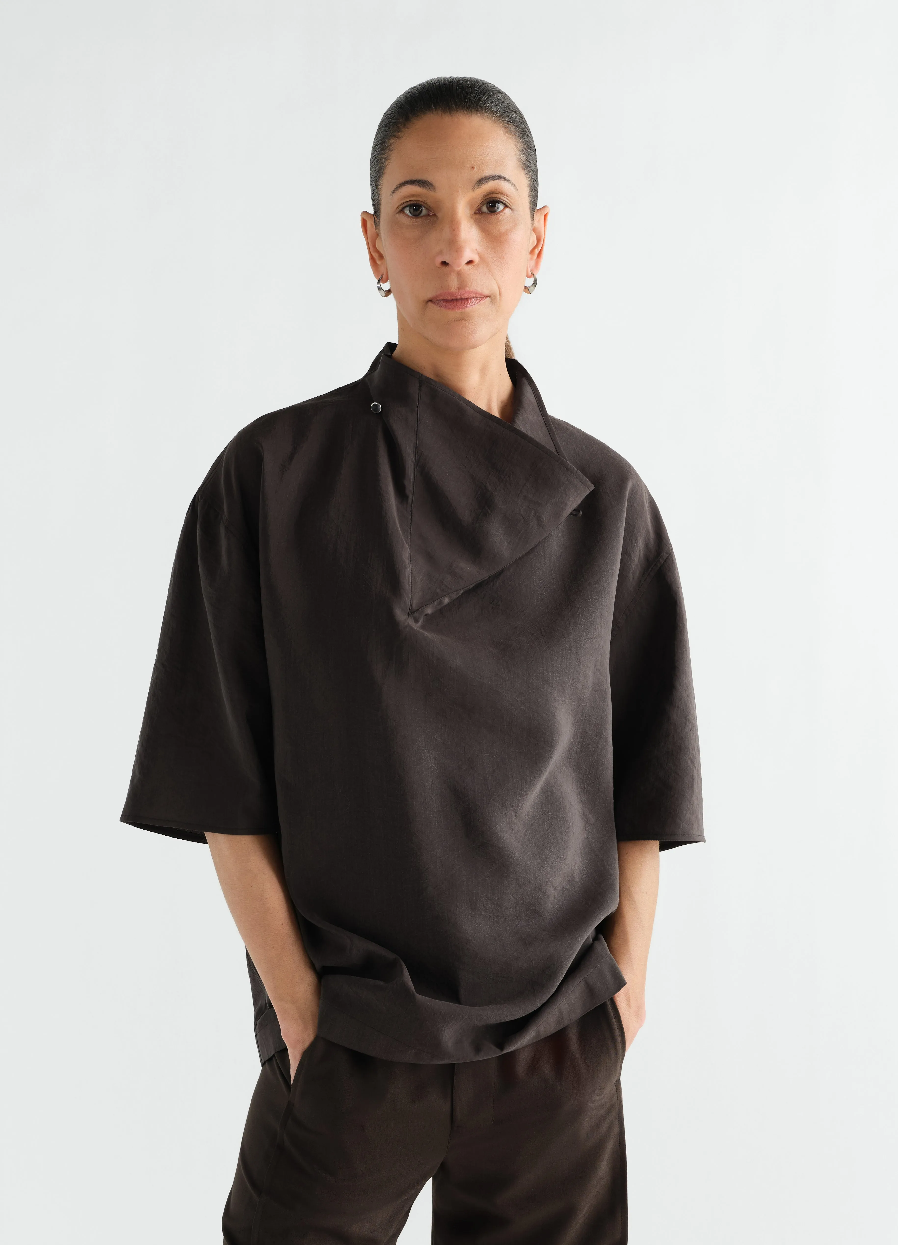 SOFT COLLAR TOP IN DRY SILK sold by Lemaire