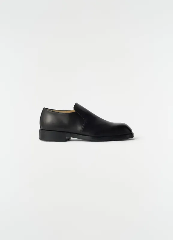 FORMAL LOAFERS IN SHINY LEATHER made by Lemaire
