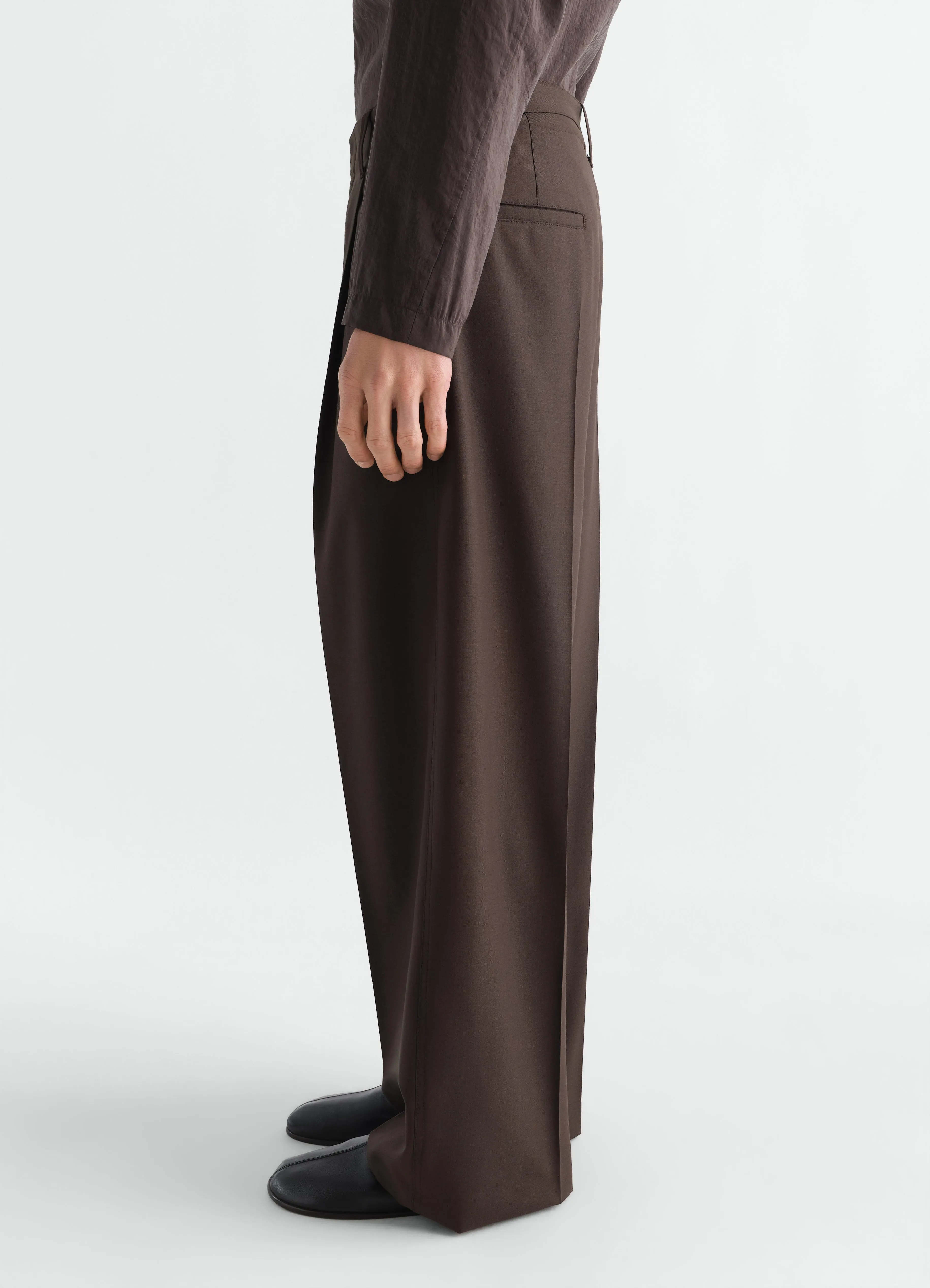SINGLE-PLEAT TAILORED PANTS IN TROPICAL WOOL BLEND sold by Lemaire product image thumbnail 3