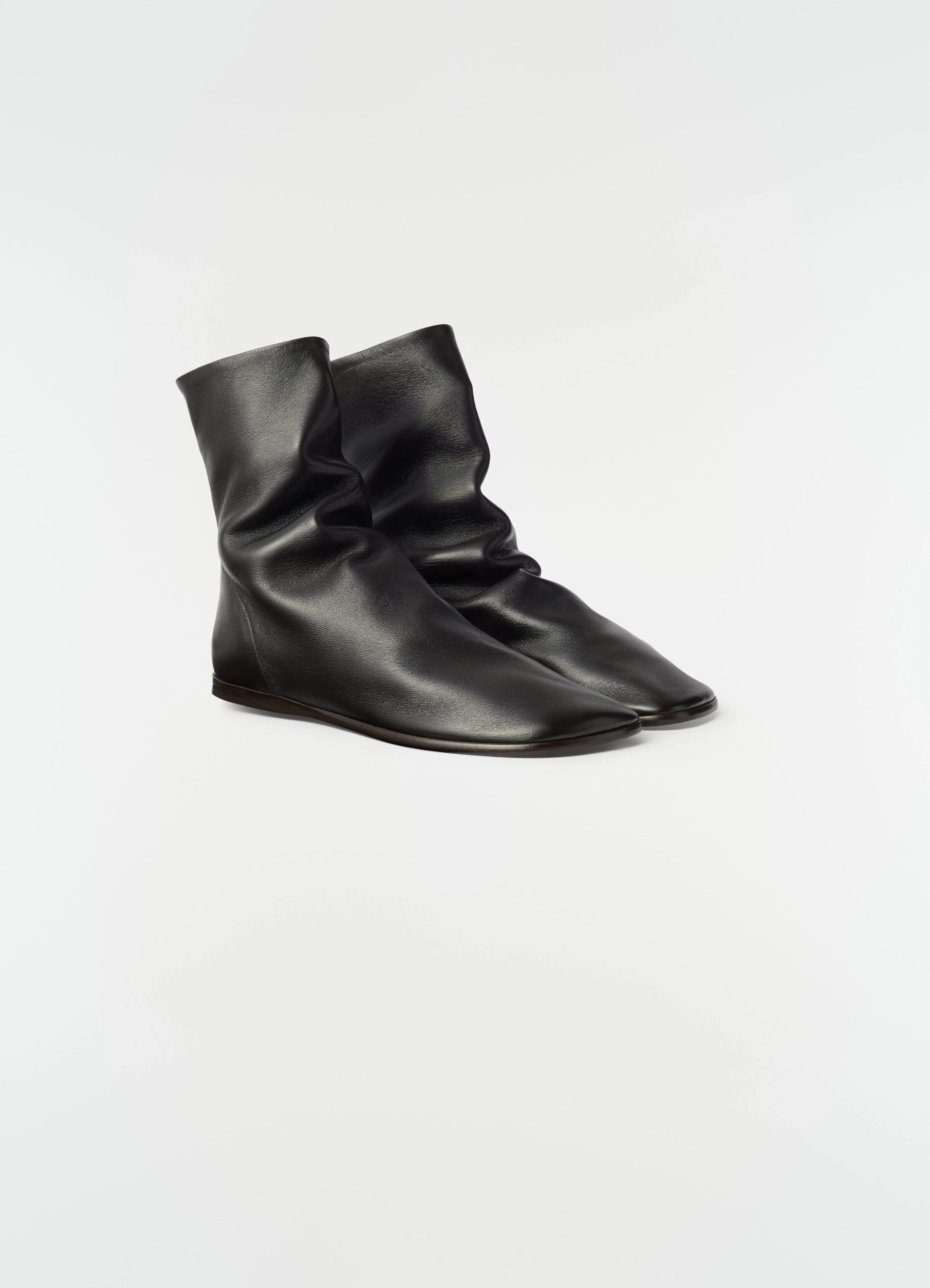 FLAT GLOVE ANKLE BOOTS IN SHINY NAPPA LAMBSKIN sold by Lemaire product image thumbnail 4