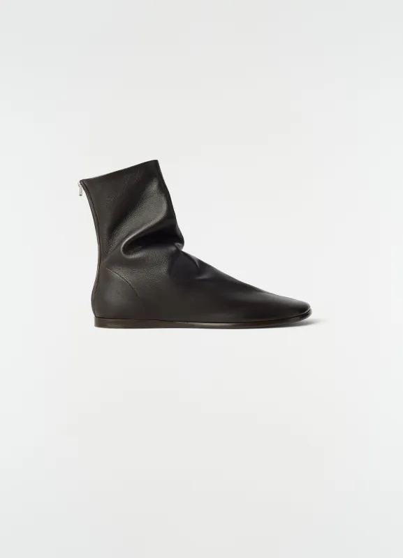 FLAT GLOVE ANKLE BOOTS IN SHINY NAPPA LAMBSKIN made by Lemaire