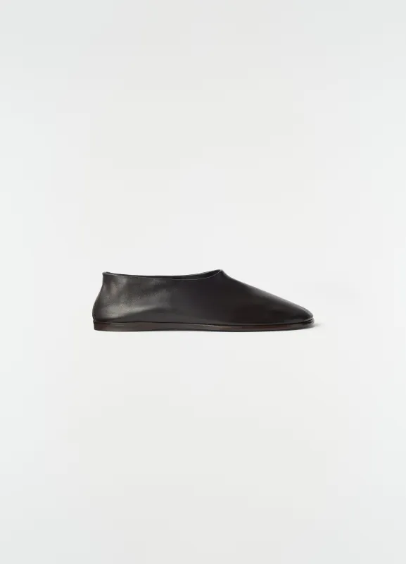 GLOVE SLIP-ONS IN SHINY NAPPA LAMBSKIN made by Lemaire