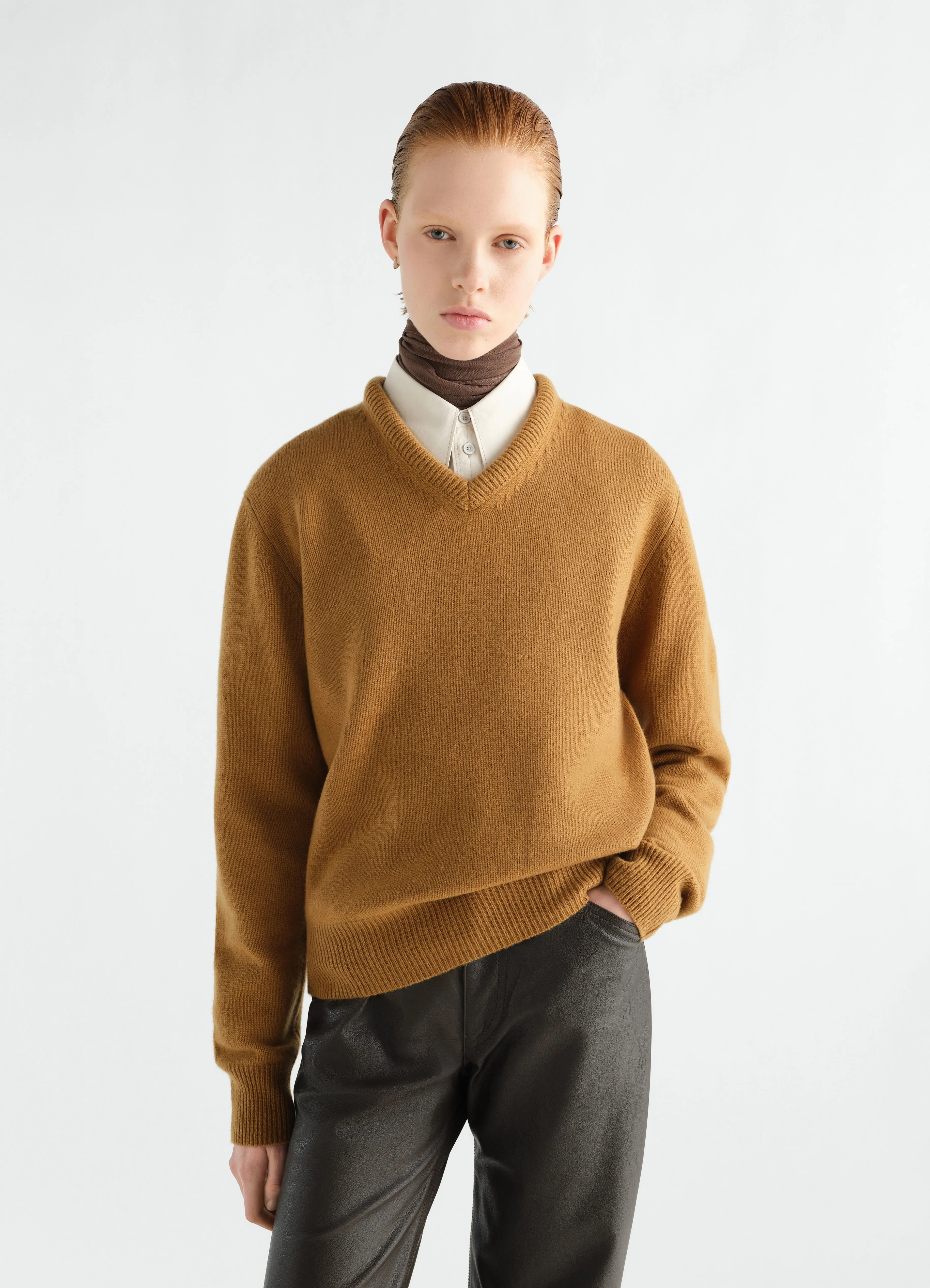 V-NECK SWEATER IN CASHMERE sold by Lemaire product image thumbnail 2