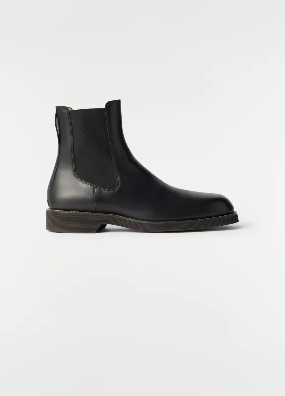 CHELSEA ANKLE BOOTS IN SHINY VEGETABLE-TANNED LEATHER made by Lemaire