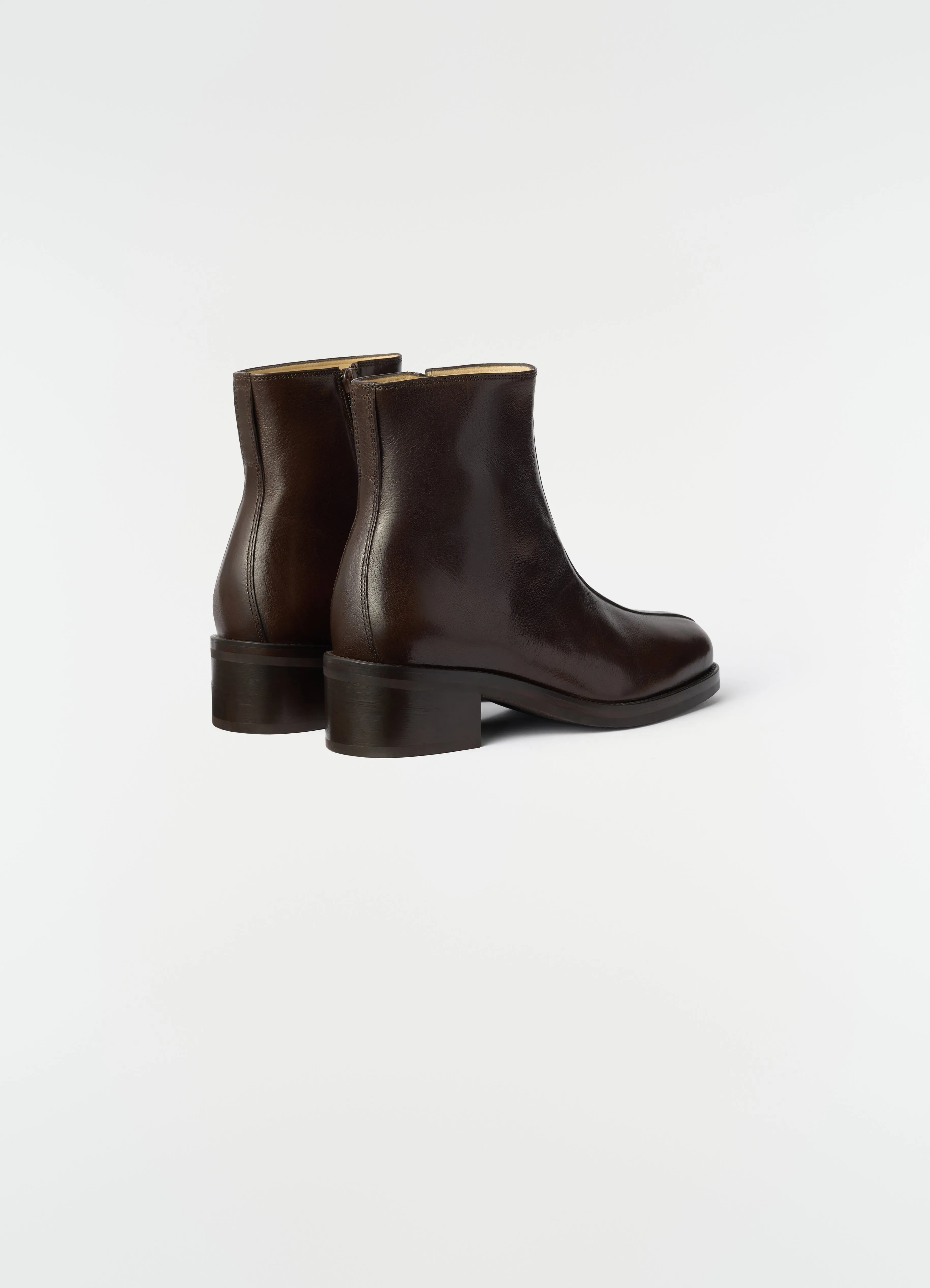 PIPED ANKLE BOOTS IN SHINY BUFFALO LEATHER sold by Lemaire product image thumbnail 3