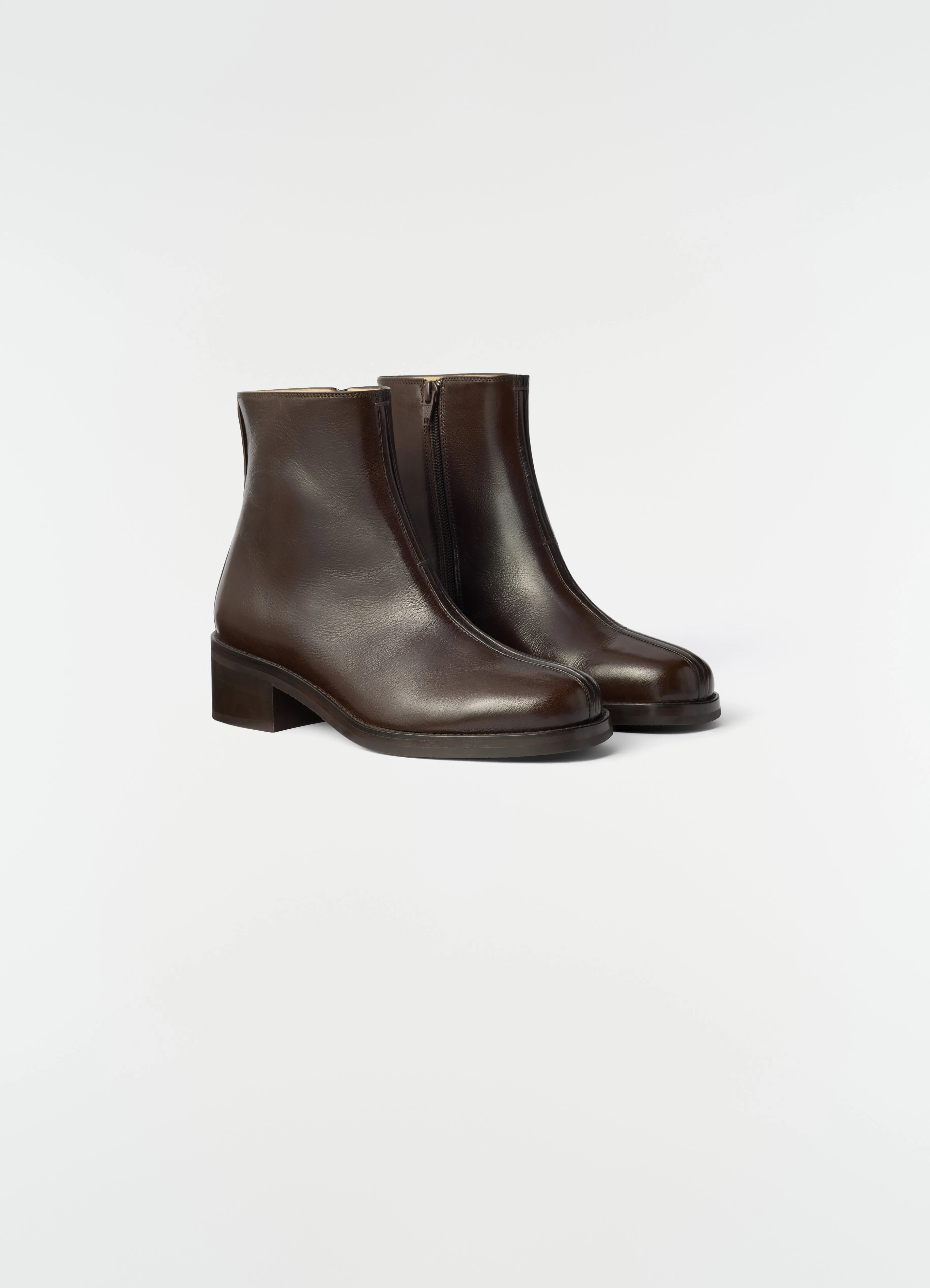 PIPED ANKLE BOOTS IN SHINY BUFFALO LEATHER sold by Lemaire product image thumbnail 4