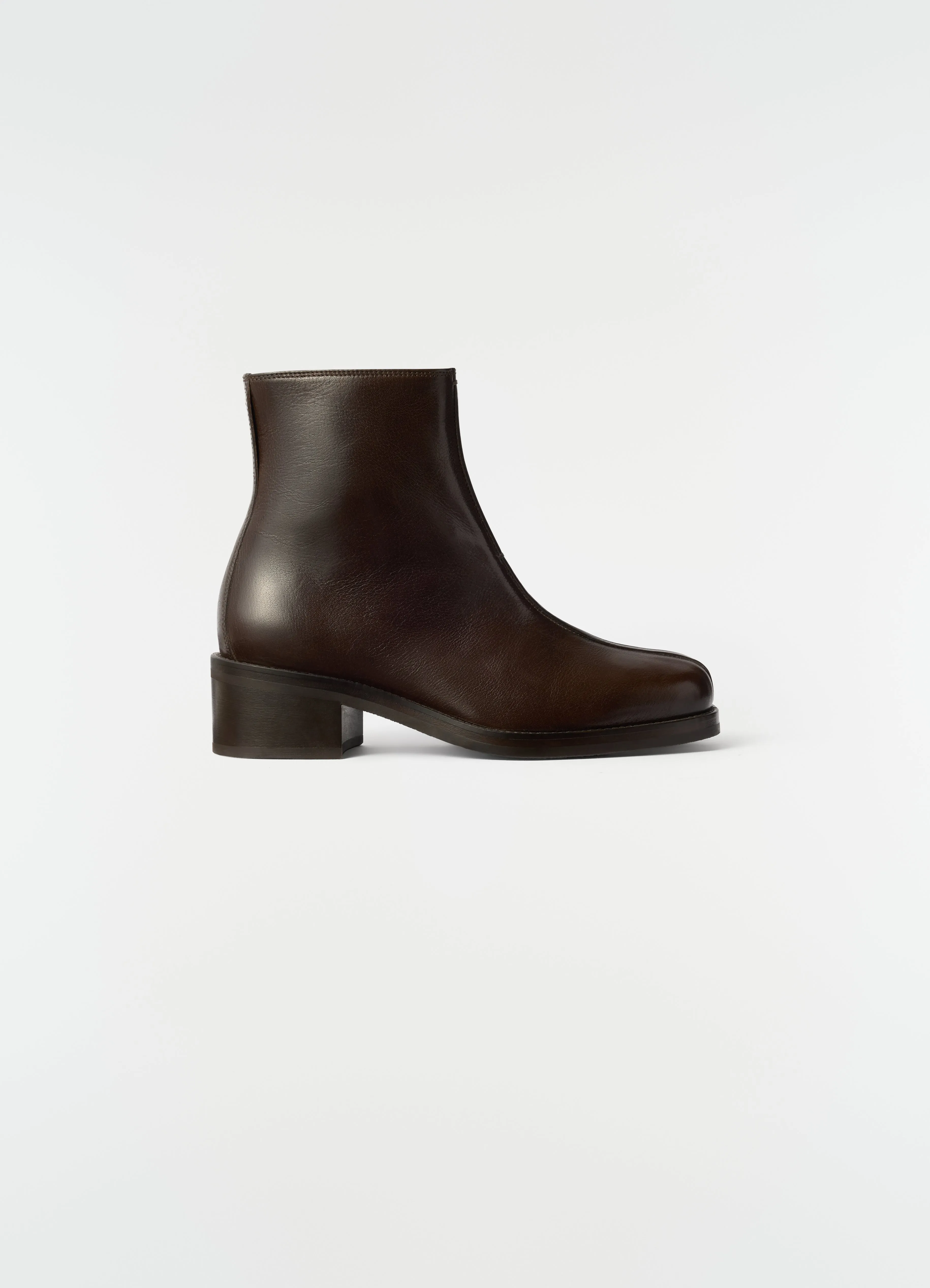 PIPED ANKLE BOOTS IN SHINY BUFFALO LEATHER sold by Lemaire