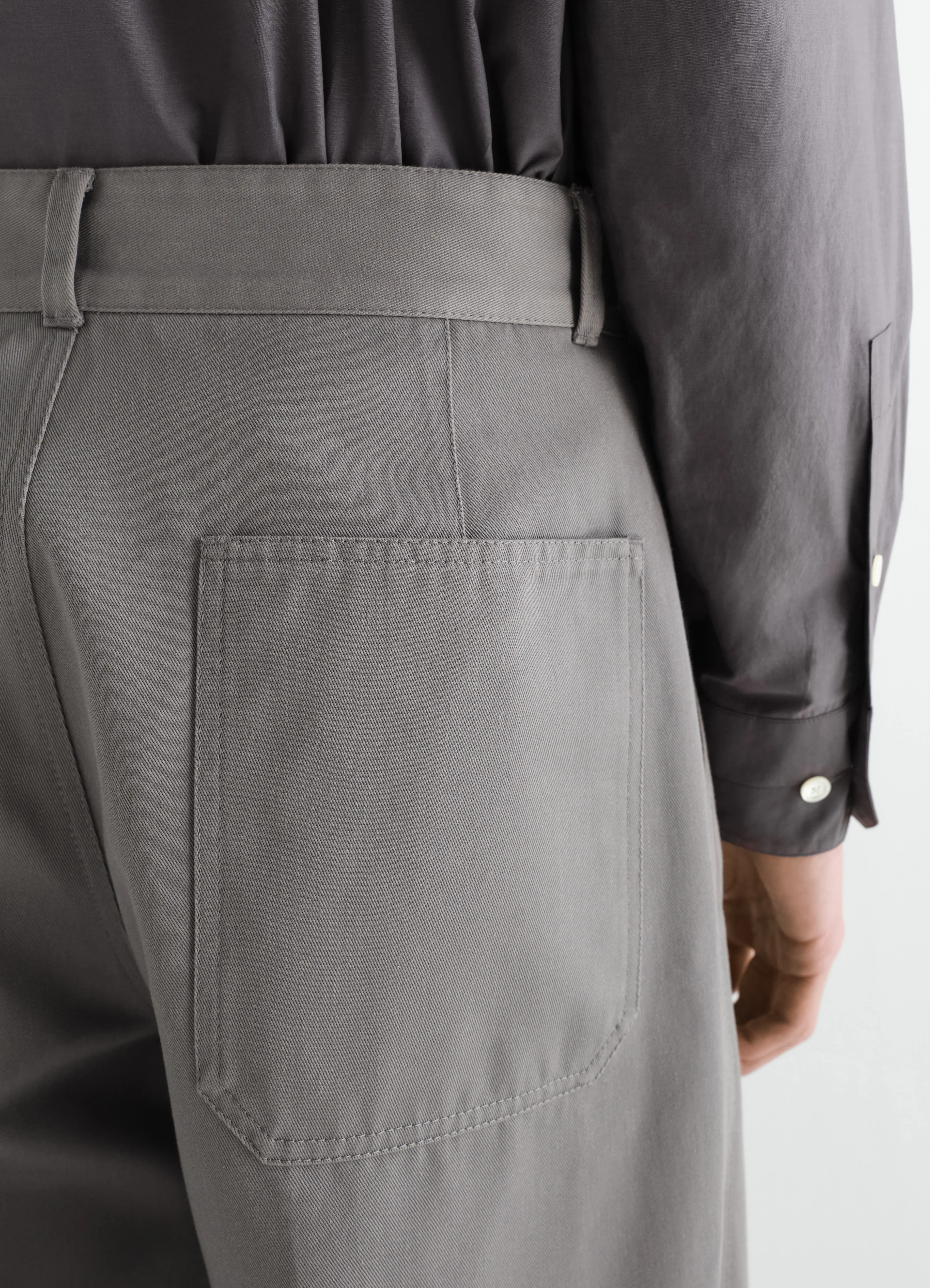 BARREL PANTS IN POLYCOTTON TWILL sold by Lemaire product image thumbnail 5