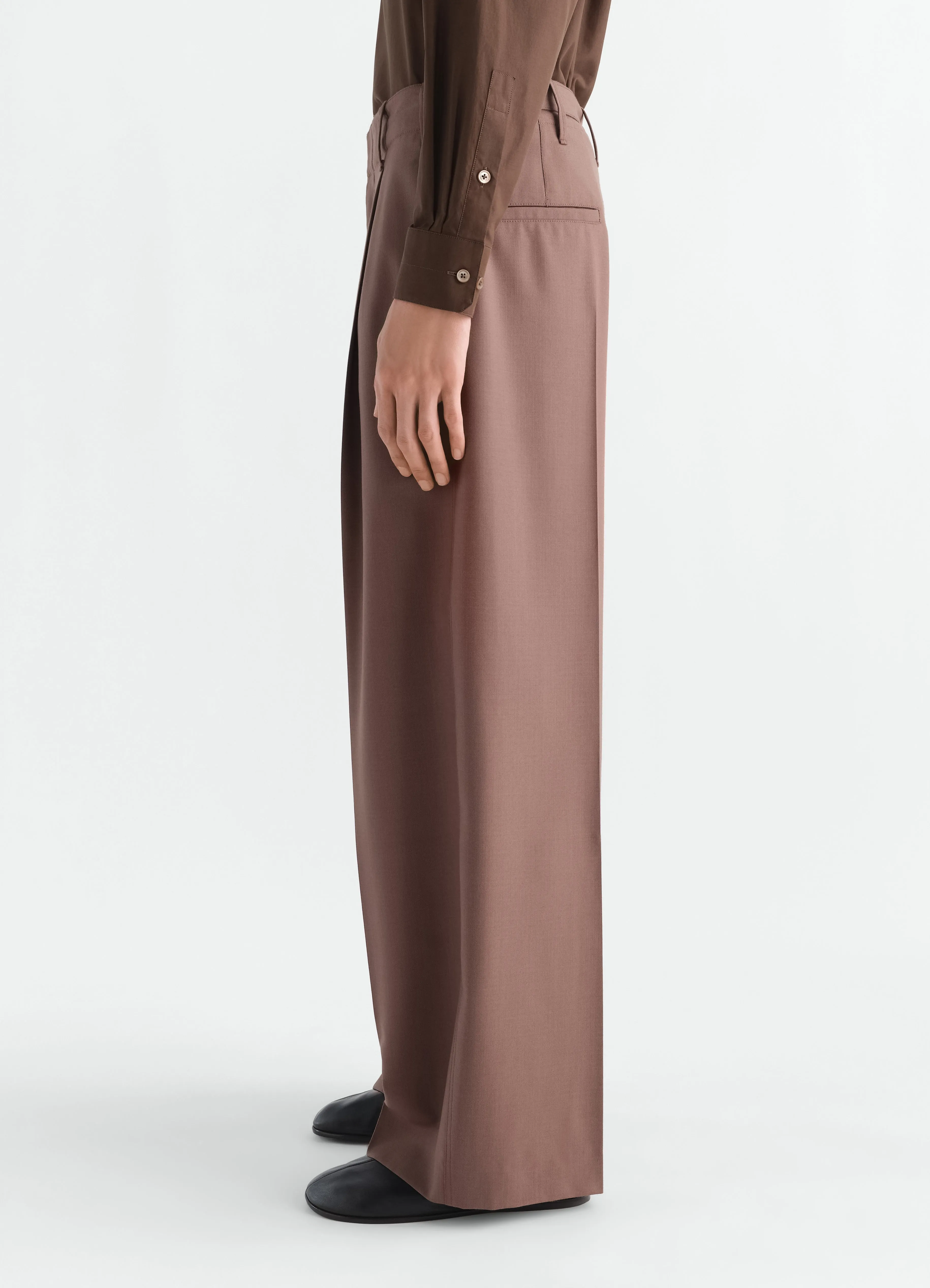 SINGLE PLEAT TAILORED PANTS IN TROPICAL WOOL BLEND sold by Lemaire product image thumbnail 3