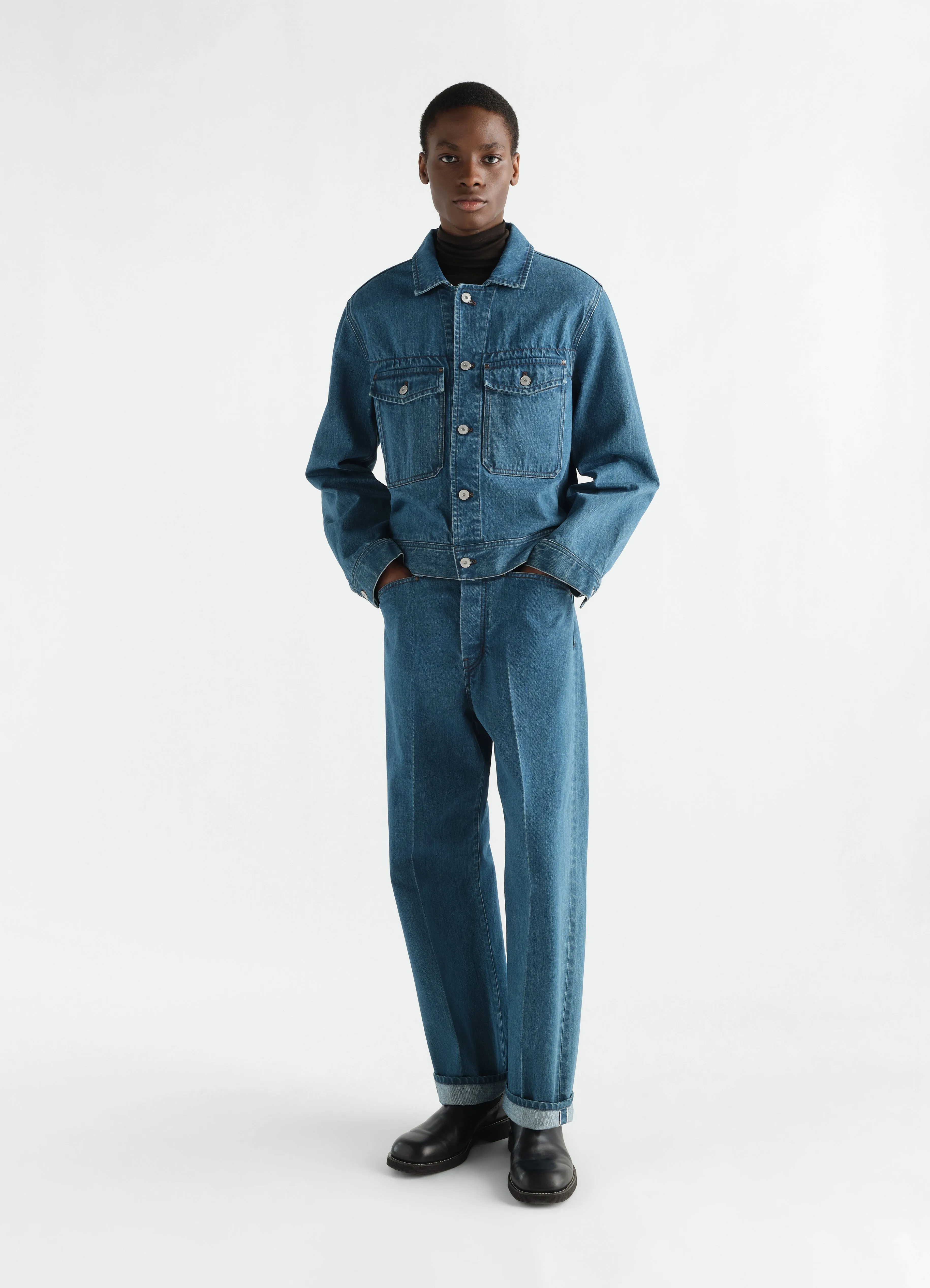 TRUCKER JACKET IN INDIGO SELVEDGE DENIM sold by Lemaire product image thumbnail 2