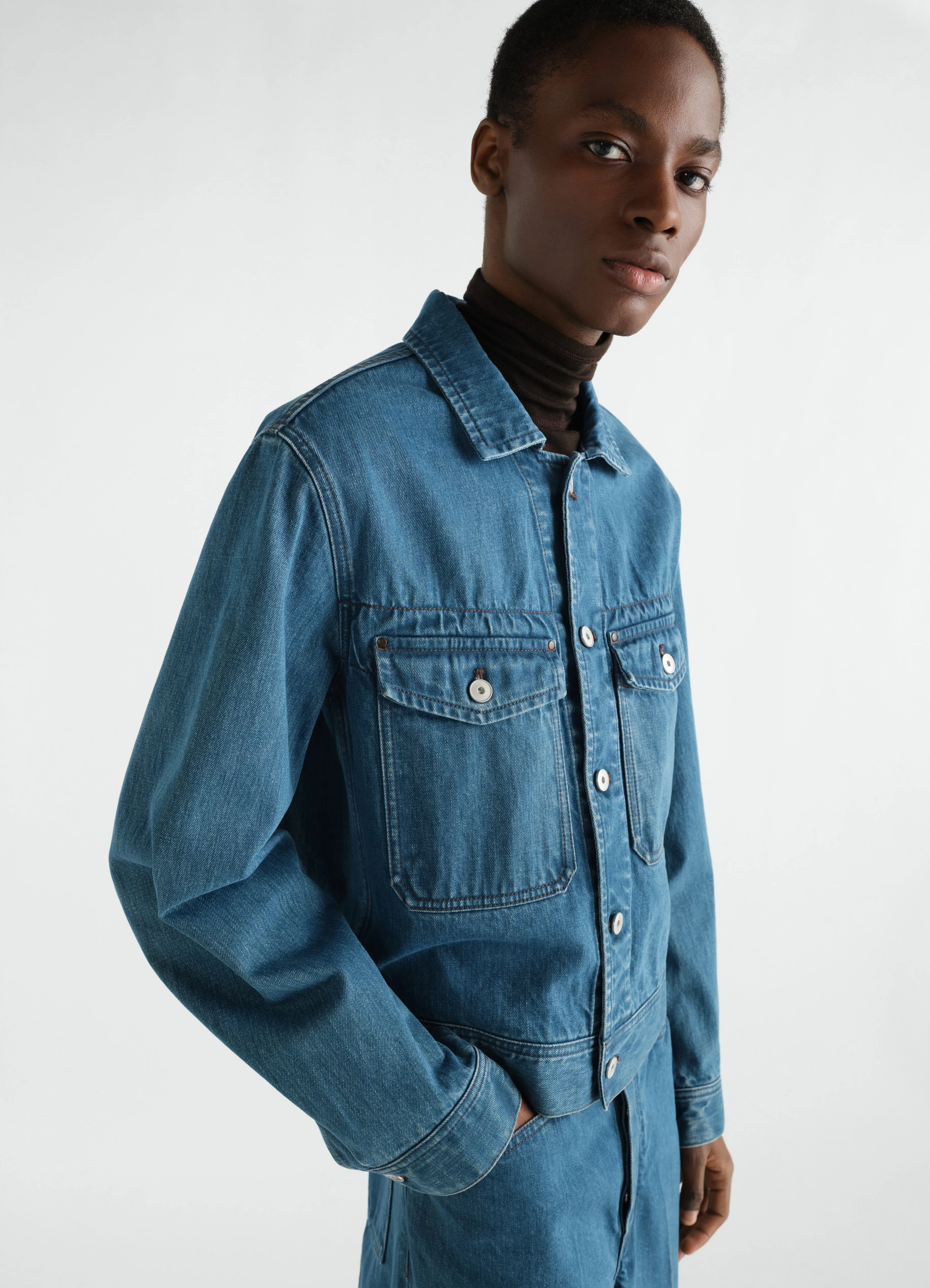 TRUCKER JACKET IN INDIGO SELVEDGE DENIM sold by Lemaire product image thumbnail 4