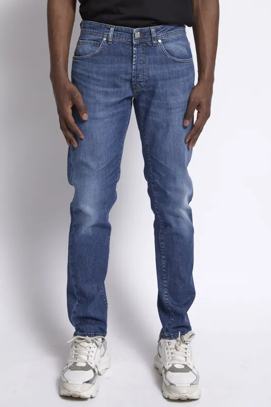 252L01052  jeans sold by Les Hommes