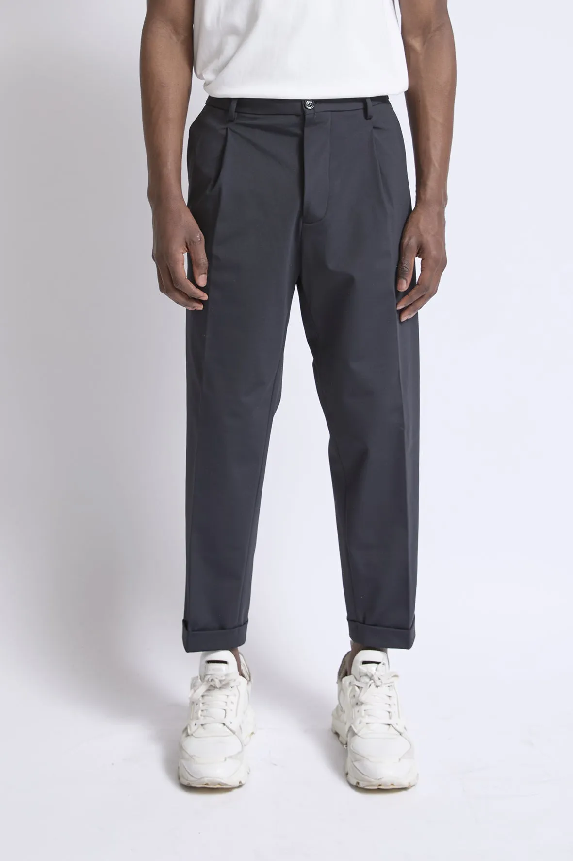 252L01004 trousers sold by Les Hommes