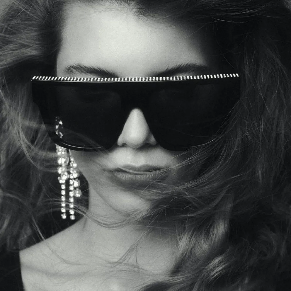 magda butrym x linda farrow | crystal flat top sunglasses | luxury LINDAFARROW x @magdabutrym Explore the Spring/Summer  main image 2