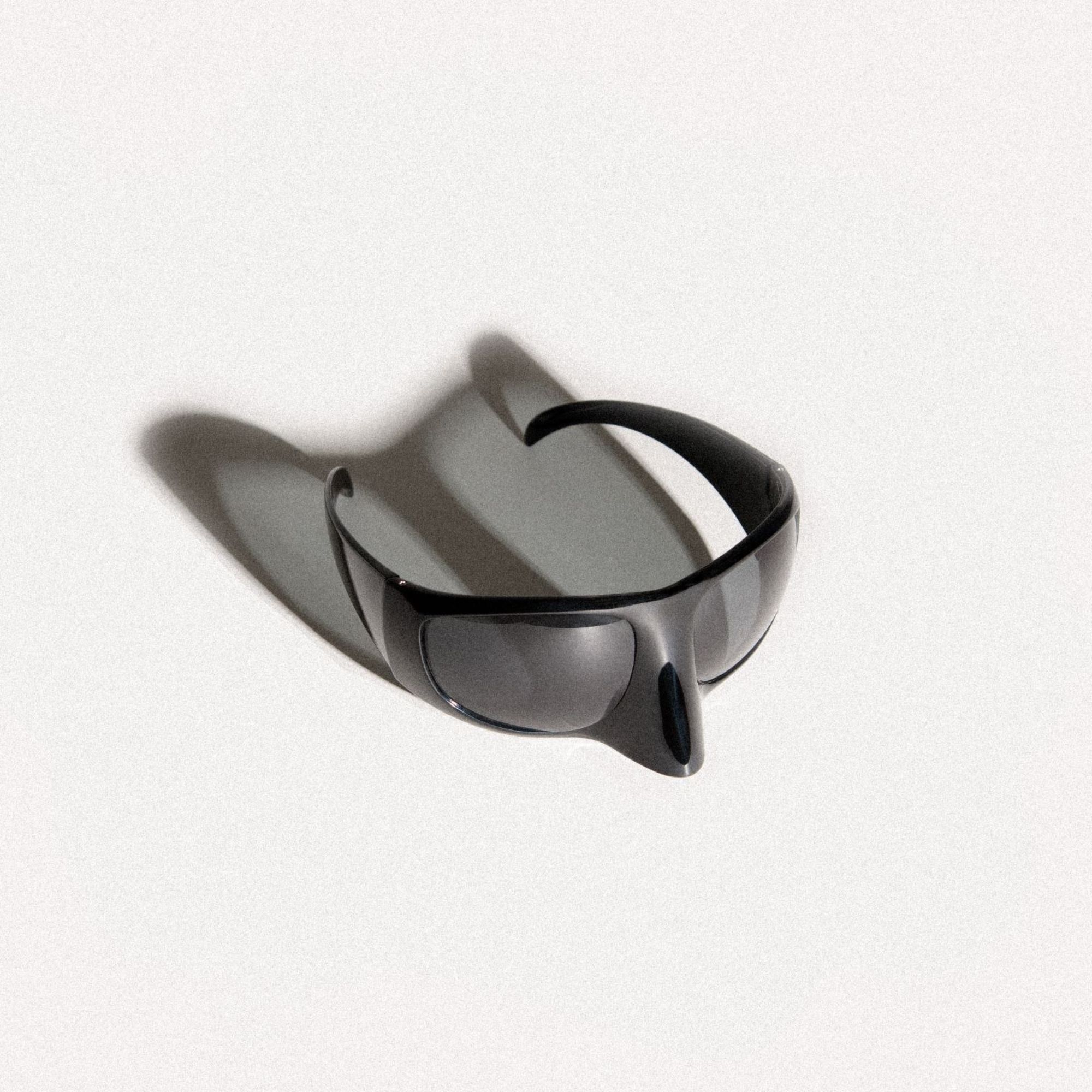 The Mask Sunglasses in Black sold by Linda Farrow product image thumbnail 5