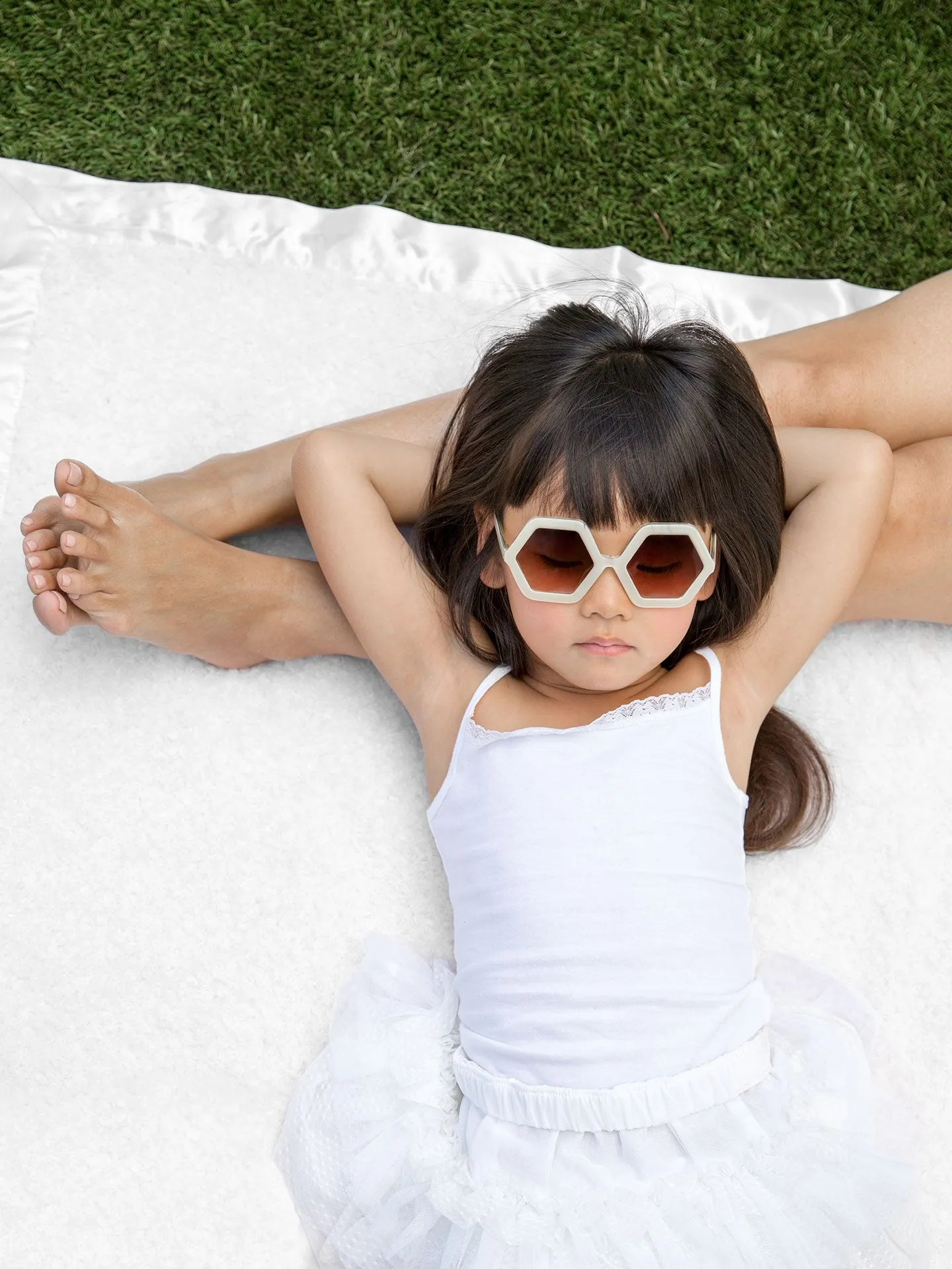 Cherish™ Luxury Soft Home Throw (49" x 59") sold by Little Giraffe product image thumbnail 4