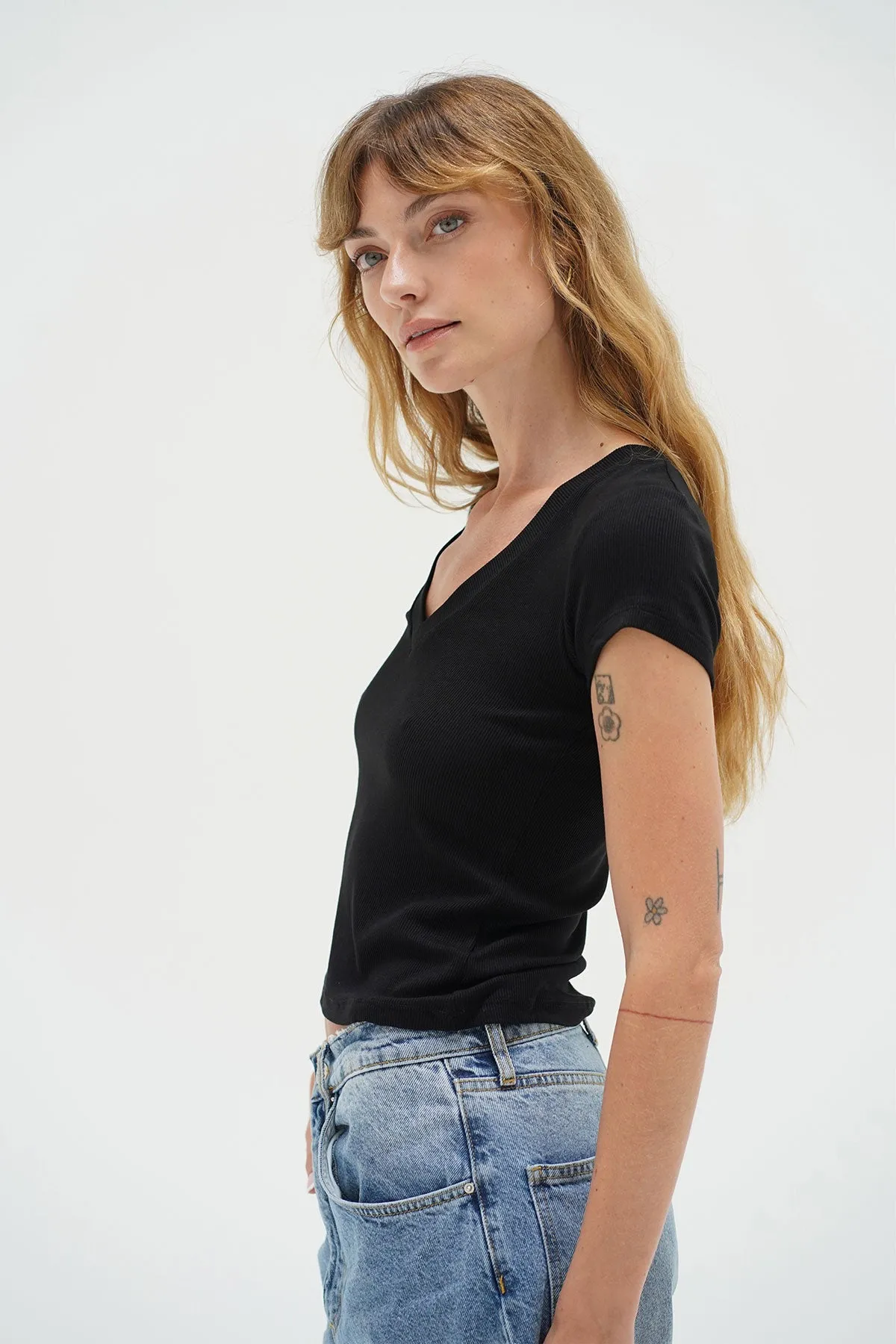 Fitted Ribbed V Neck - Black sold by LNA product image thumbnail 4