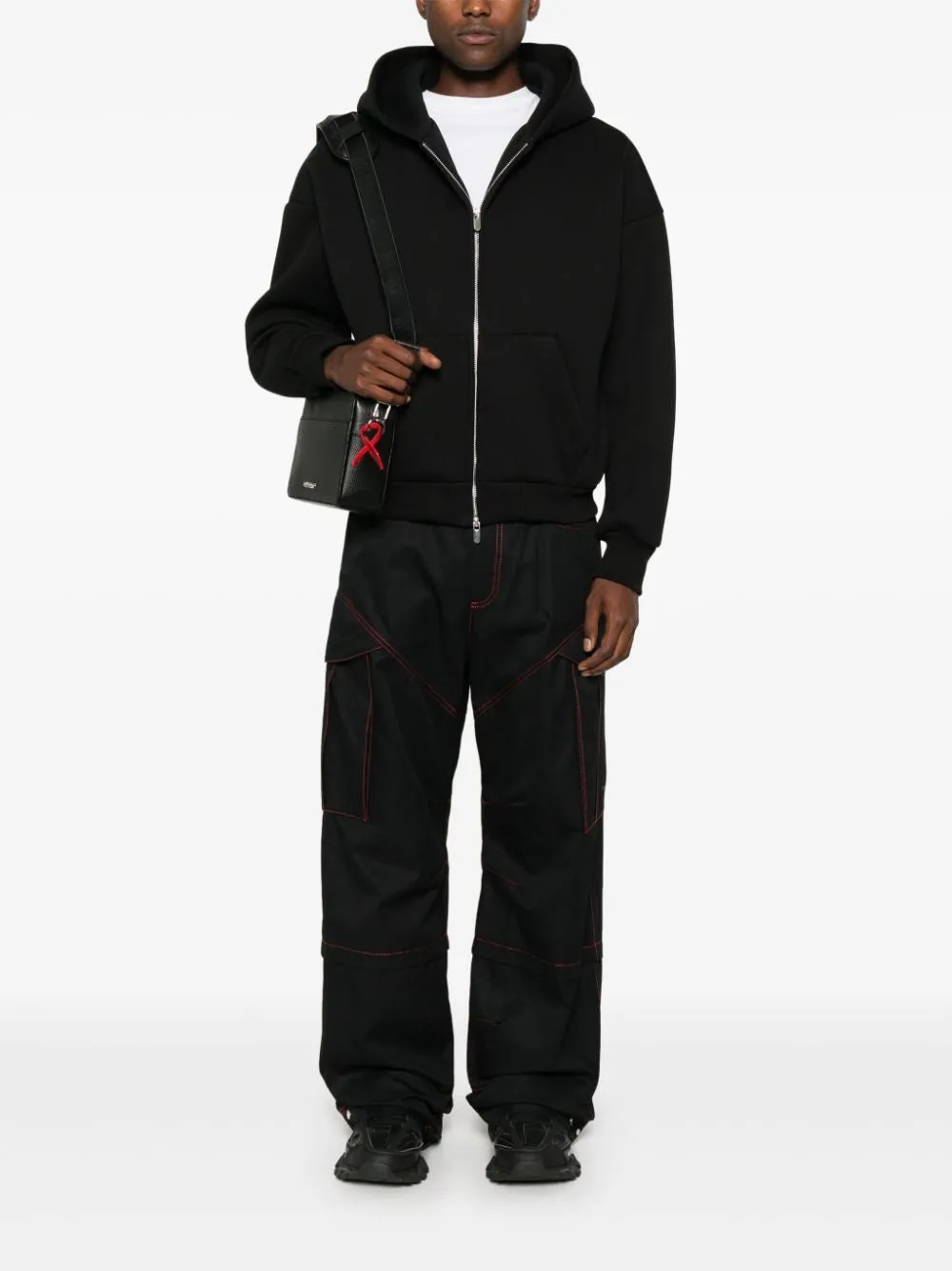 OFF-WHITE CARGO PANTS IN BLACK COTTON.
WIDE FIT.
ZIP AND SNAP CLOSURE.
VELCRO SIDE POCKETS.
RED TOPSTITCHING.
EMBROIDERED OFF-WHITE LOGO IN RED.
ADJUSTABLE BOTTOM WITH PRESS STUDS.
MADE sold by Lord & Taylor product image thumbnail 2