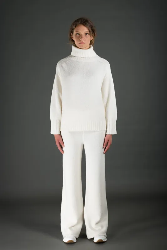 MOORER WOMEN'S WHITE TURTLENECK RELAXED SWEATER made by MooRER