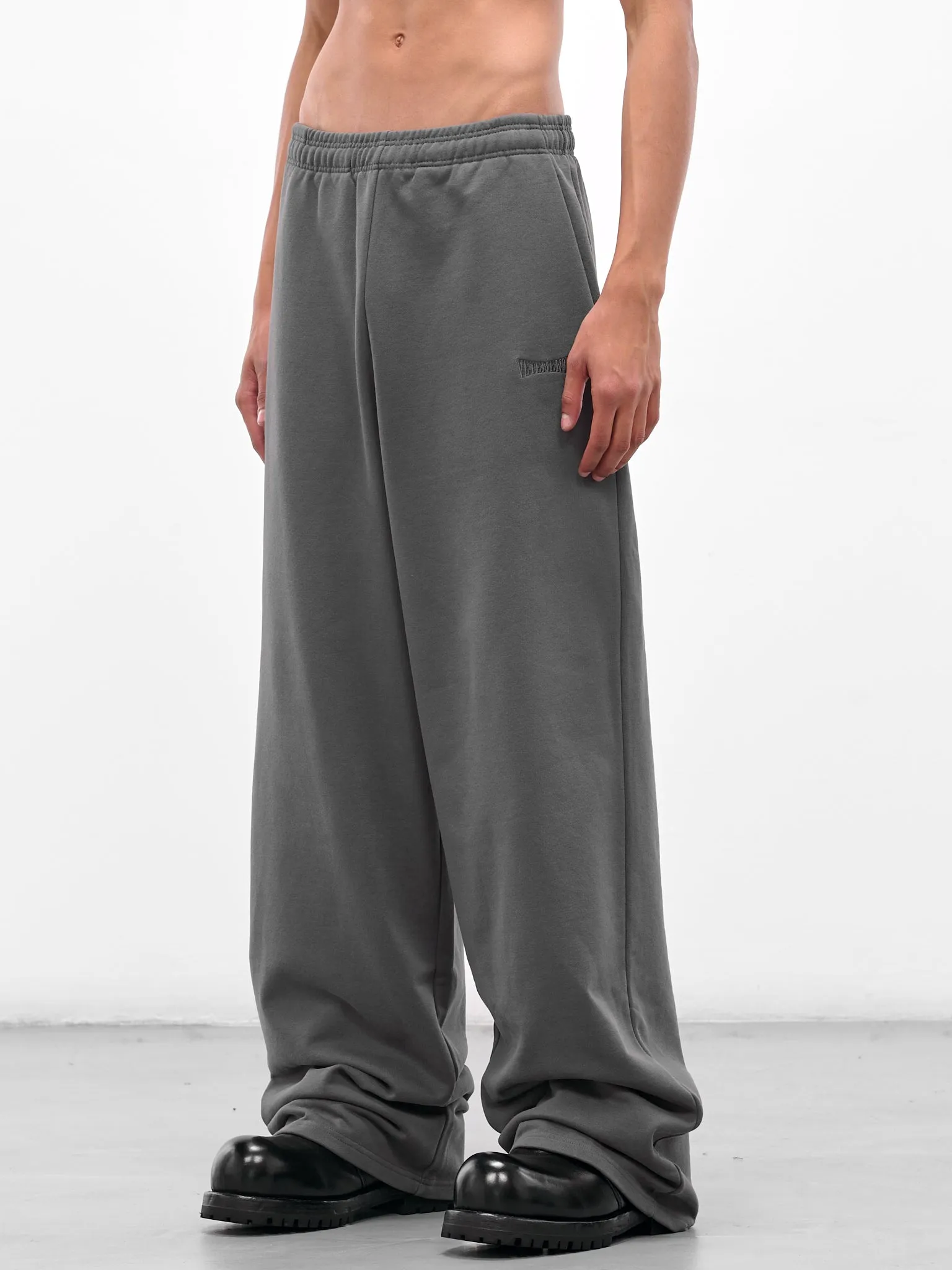 Gray Boxing Logo Baggy Sweatpants (UH76SP160M-MAGNET) sold by lorenzo product image thumbnail 2