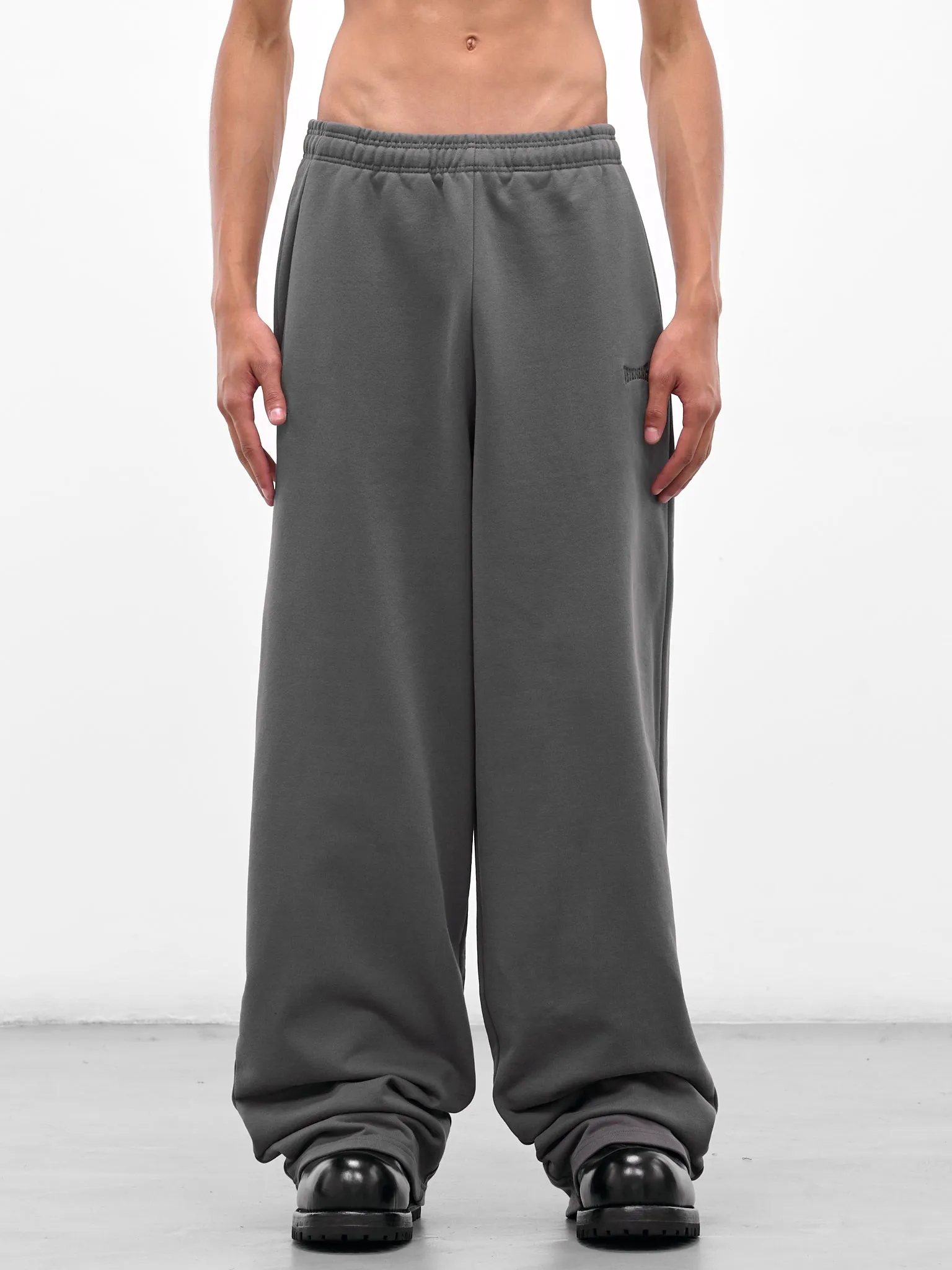 Gray Boxing Logo Baggy Sweatpants (UH76SP160M-MAGNET) sold by lorenzo