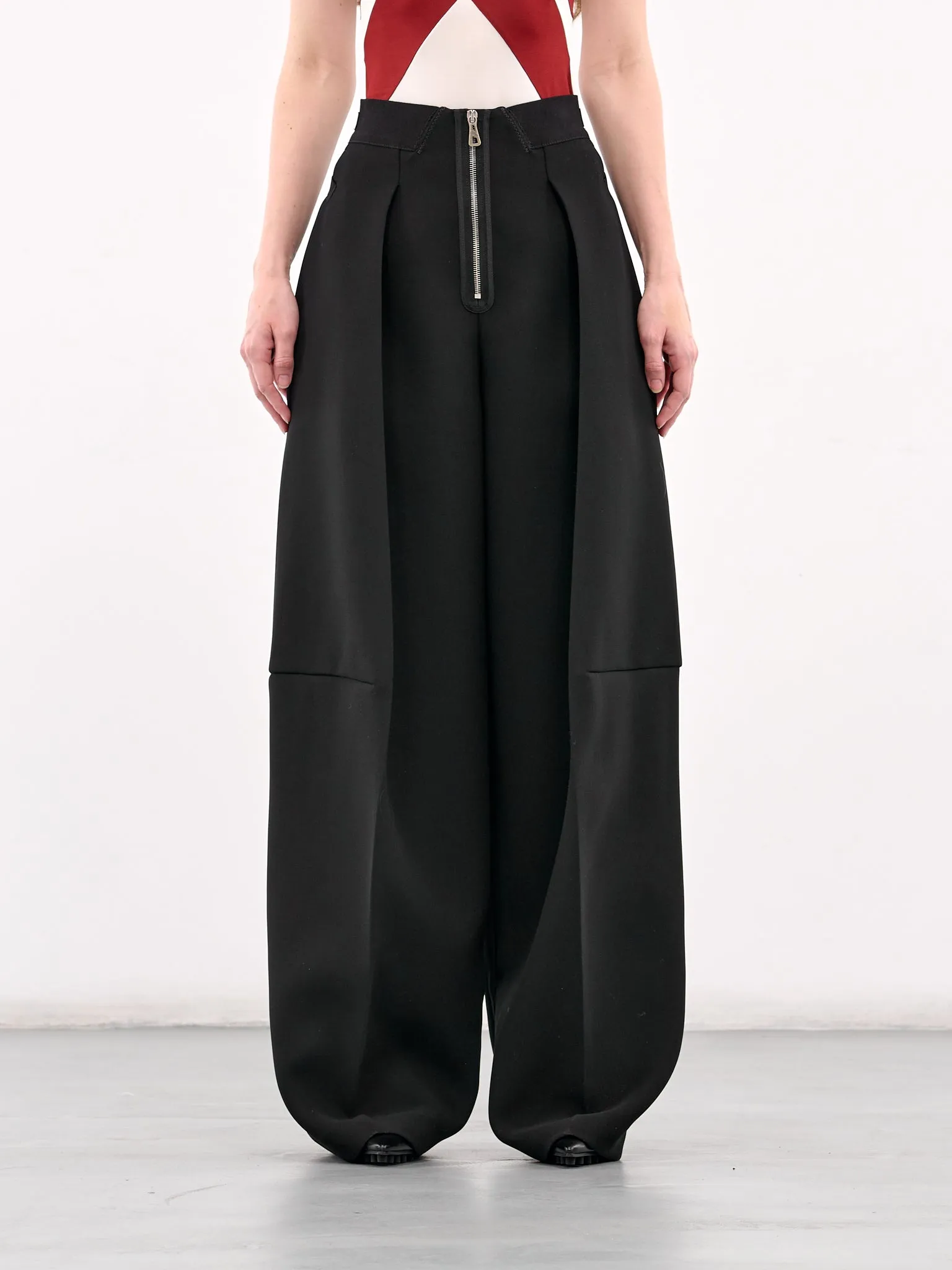 The Crepe Pants (25-33-F-PA187-C081-BLACK) sold by lorenzo