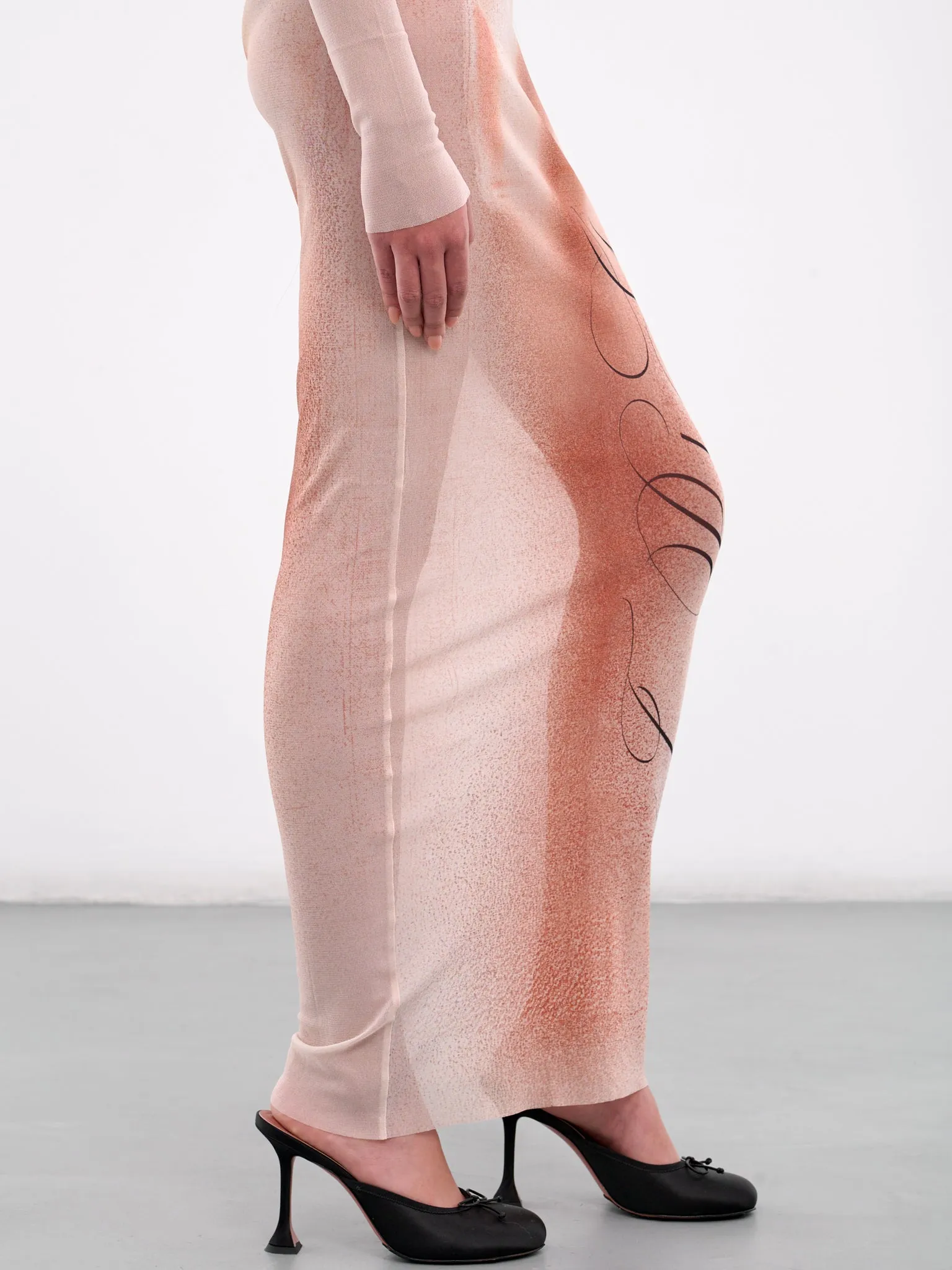 The “Le Classique” Long Dress (25-33-F-RO368-T577-PINK) sold by lorenzo product image thumbnail 4