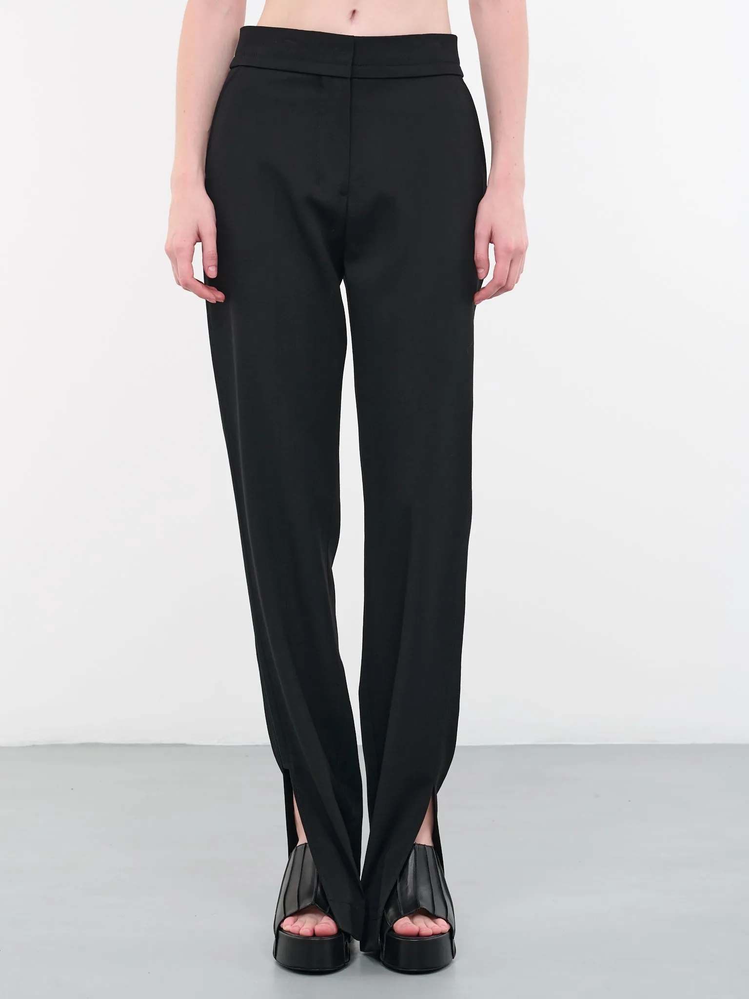Le Pantalon Tibau (231PA038-1333-990-BLACK) sold by lorenzo