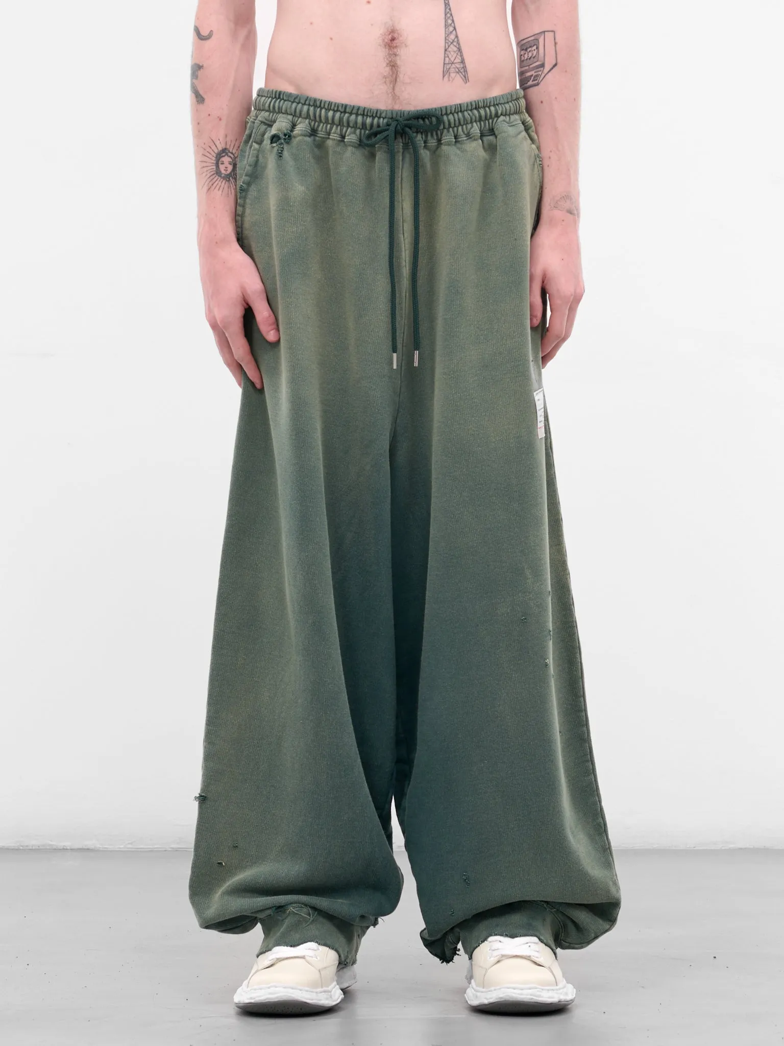 Green Distressed Baggy Sweatpants (A15PT554-GREEN) sold by lorenzo