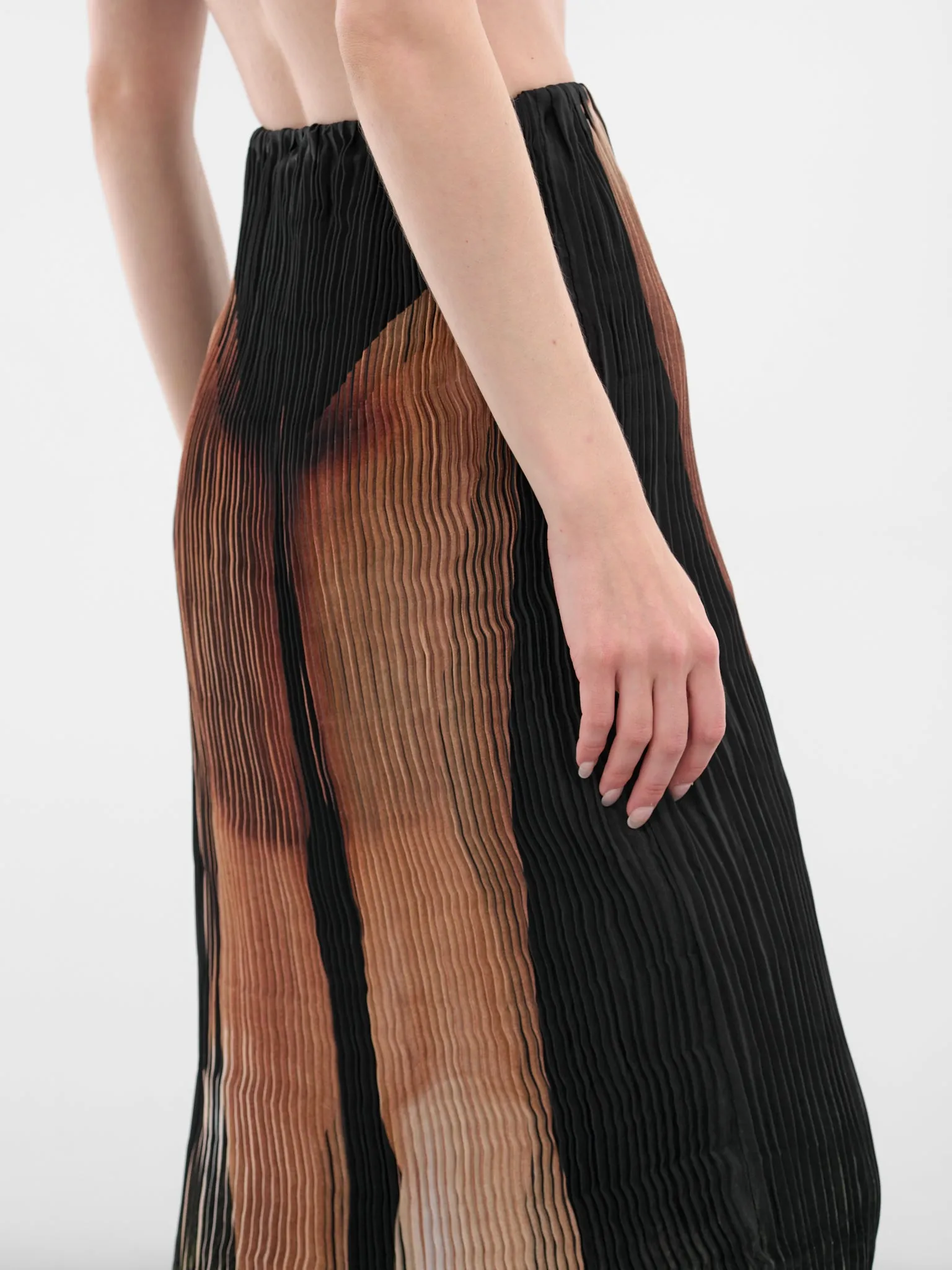 Trompe L'oeil Pleated Maxi Skirt (PFFW25SK01-HOUNDSTOOTH-FAIR) sold by lorenzo product image thumbnail 5