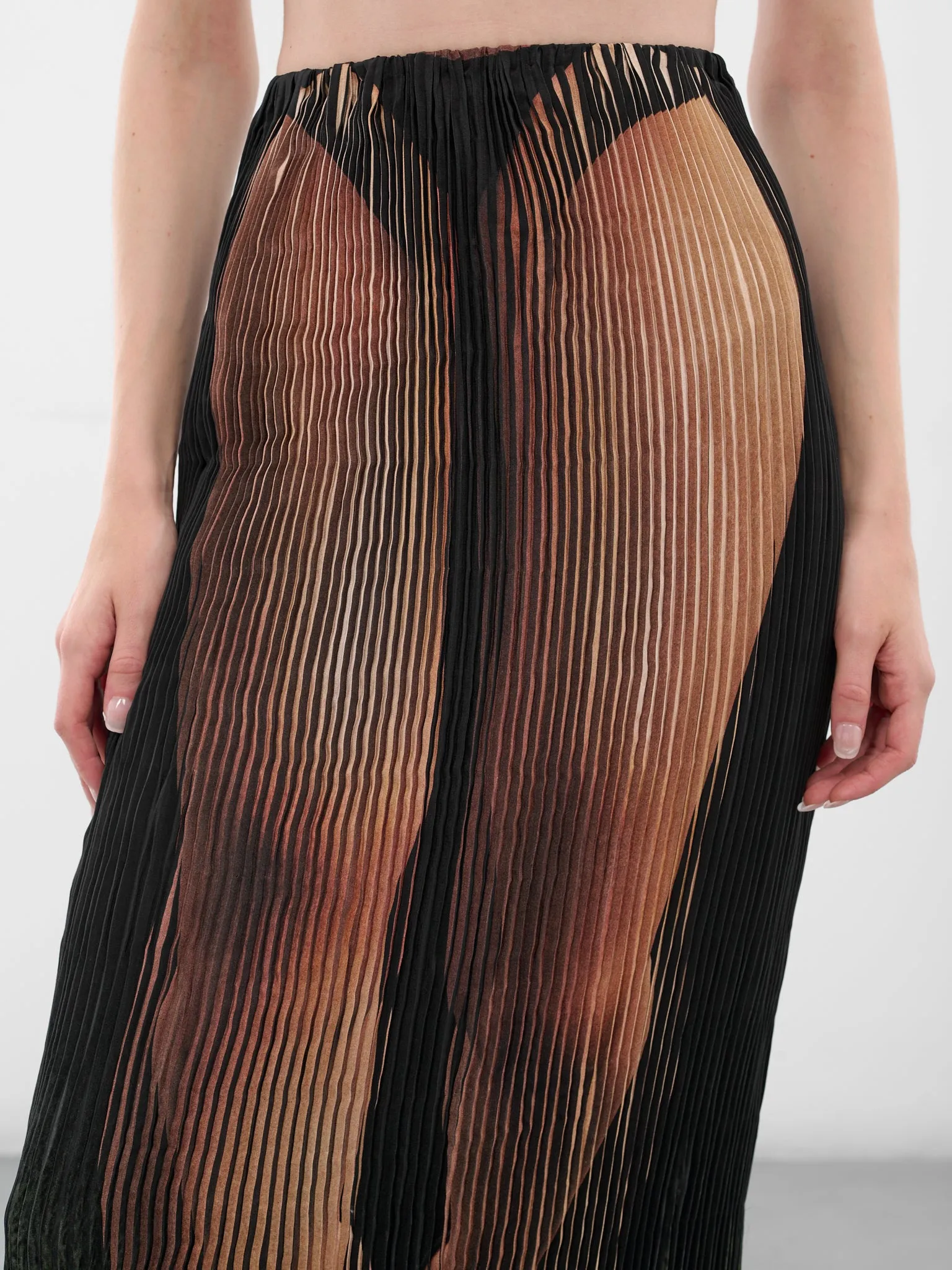 Trompe L'oeil Pleated Maxi Skirt (PFFW25SK01-HOUNDSTOOTH-FAIR) sold by lorenzo product image thumbnail 4