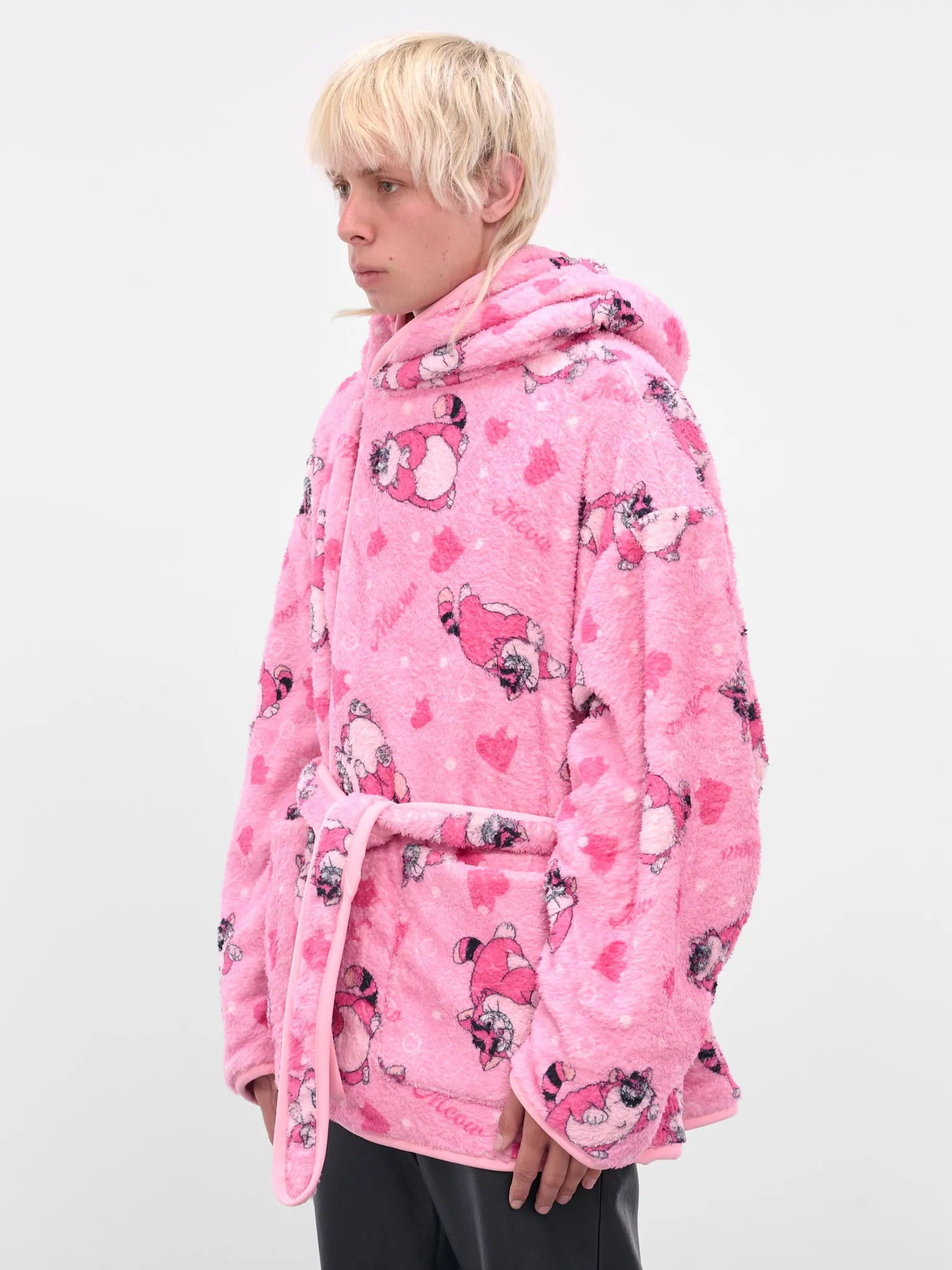 Pink Graphic Fleece Hooded Robe (25AW40C073-PINK) sold by lorenzo product image thumbnail 2