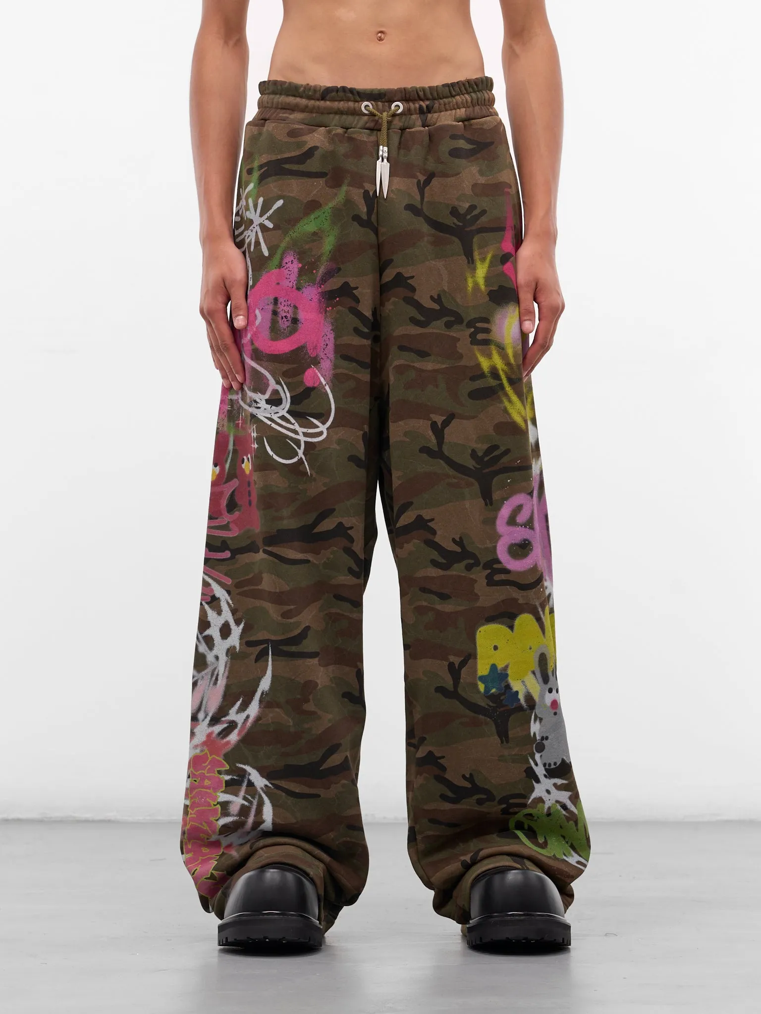 Camo Graffiti Graphics Sweatpants (BUPA0101-CAMOUFLAGE) sold by lorenzo