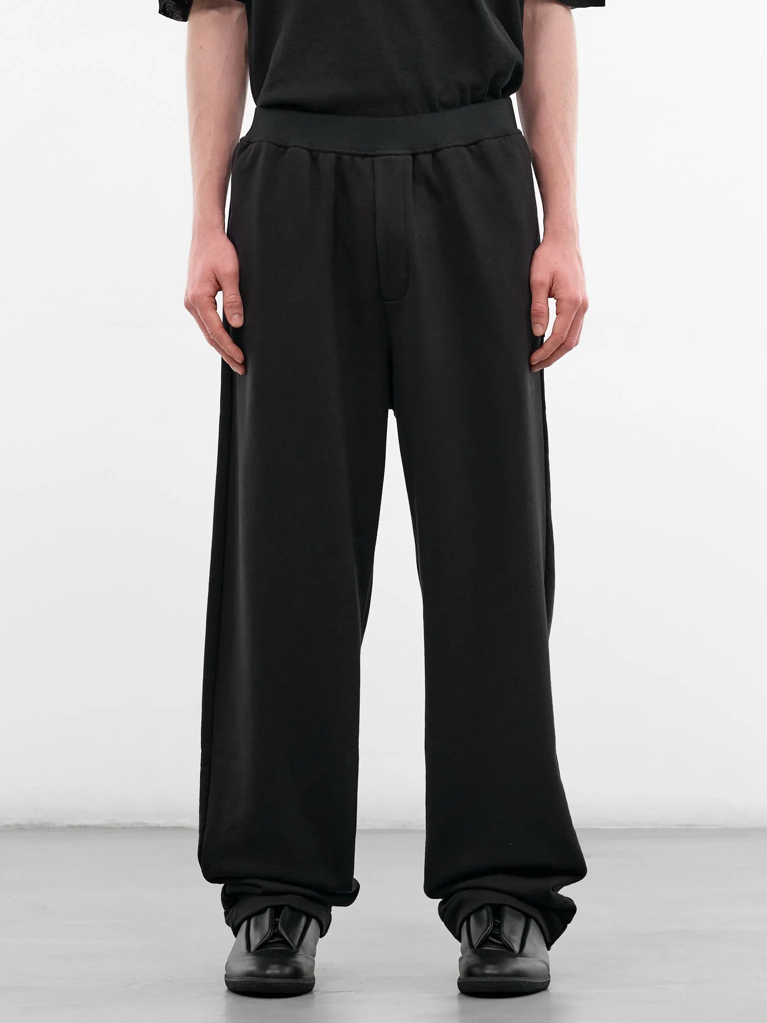 Black Relaxed Cotton-Poly Pants (SH0KA0071-S25606-900-BLACK) sold by lorenzo
