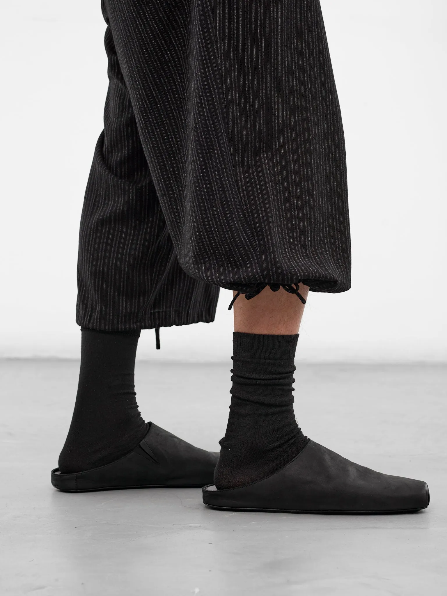 Black Striped Cropped Wide Trousers (HK-P54-227-1-BLACK) sold by lorenzo product image thumbnail 4
