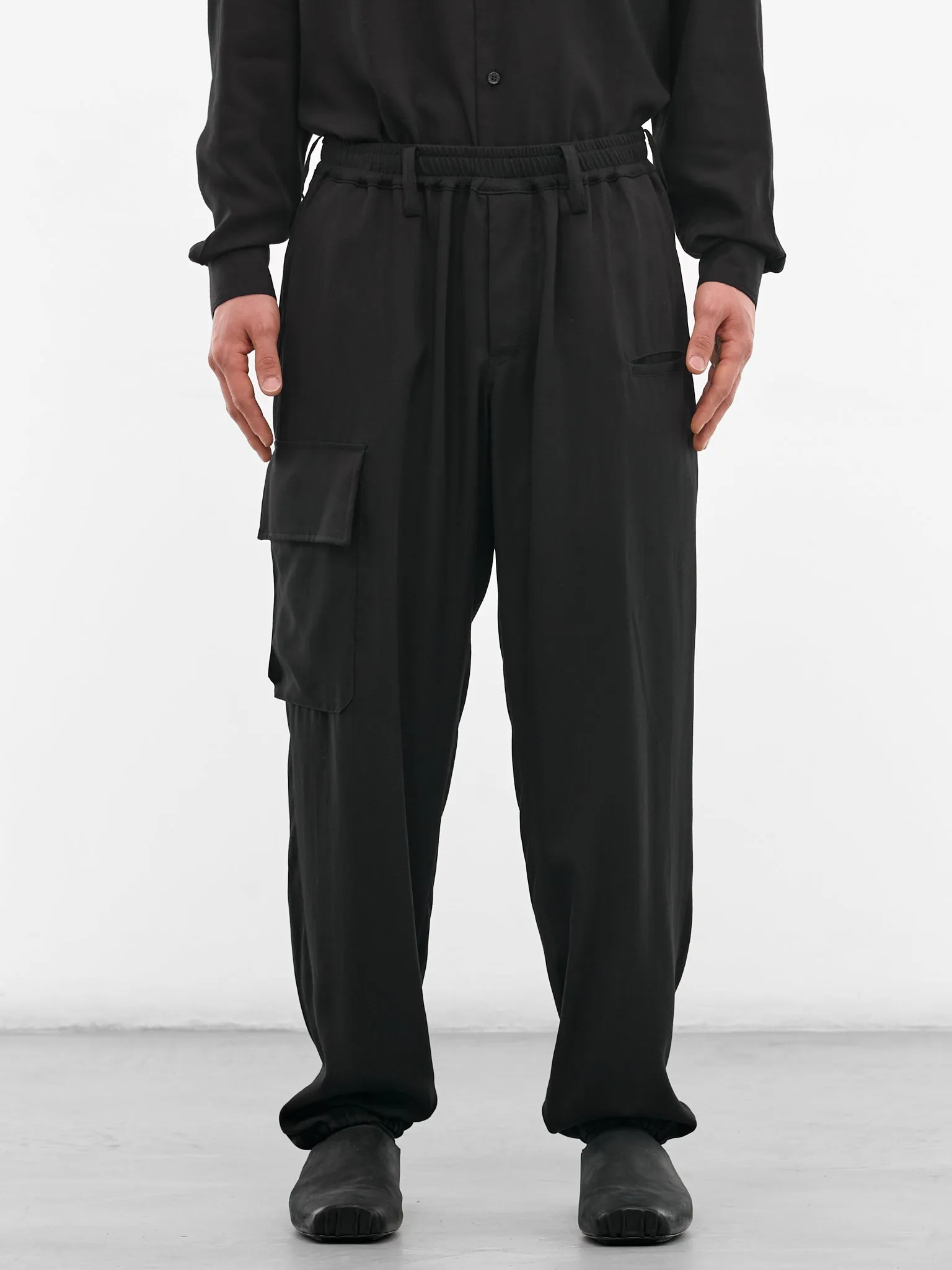 Black Elasticated Waist Cargo Pants (HK-P02-240-1-BLACK) sold by lorenzo