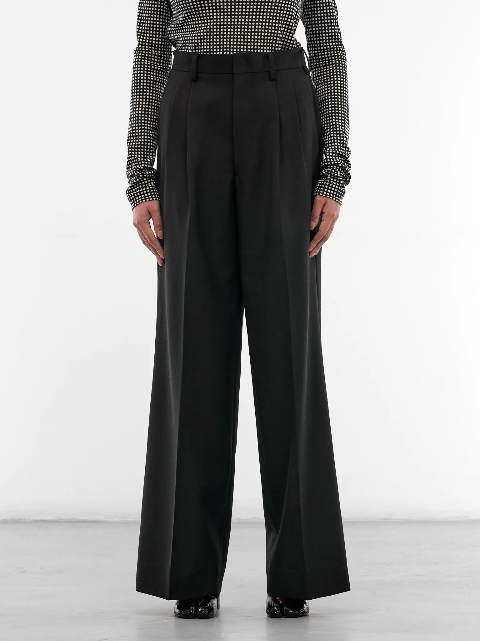 Black Pleated Wide Tailored Trousers (JQ-P011-S26-BLACK) sold by lorenzo