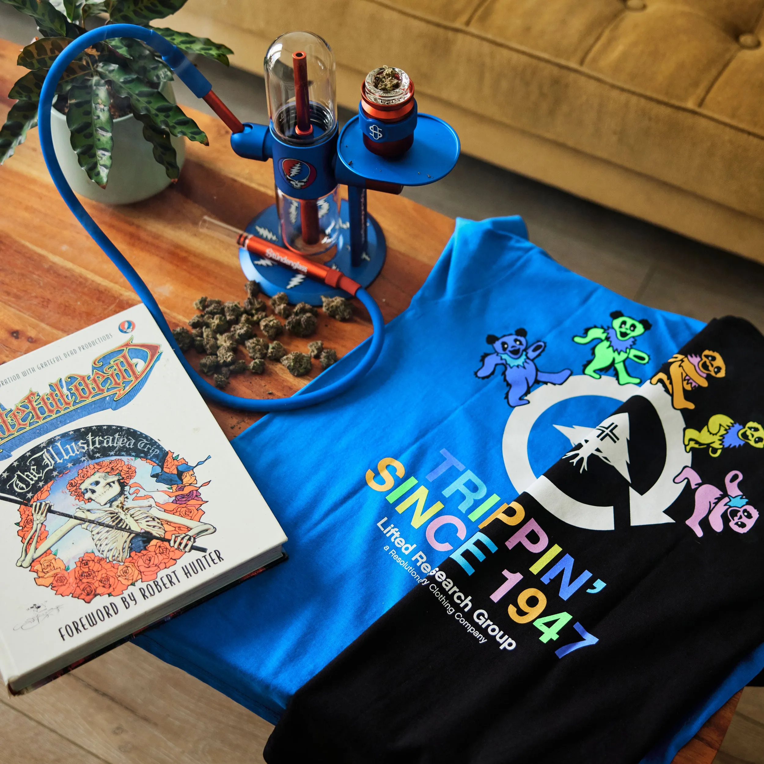 TRIPPIN BEARS TEE - ROYAL sold by Lrg product image thumbnail 3