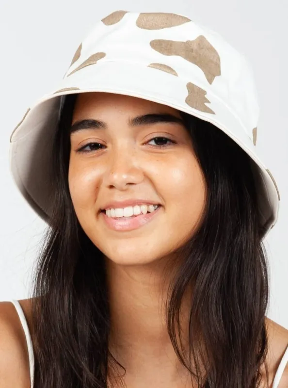 MOOMOO BUCKET HAT-BEIGE sold by Lucca Couture