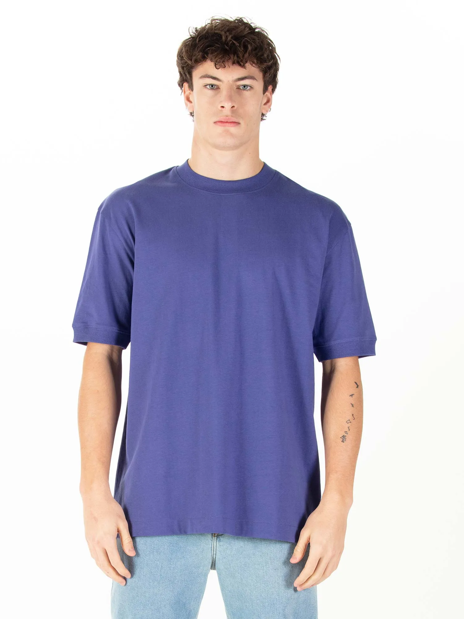 WHO WEARS THE RELAXED FIT T-SHIRT sold by Luke 1977