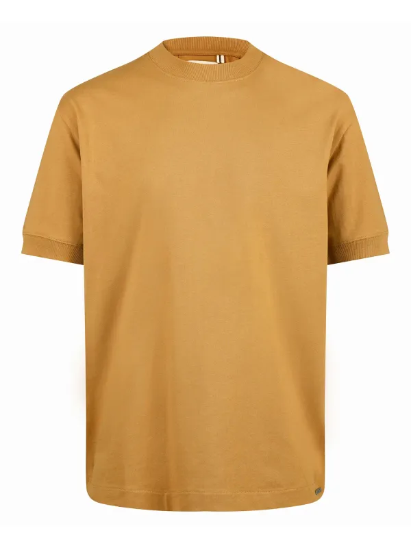 WHO WEARS THE RELAXED FIT T-SHIRT sold by Luke 1977