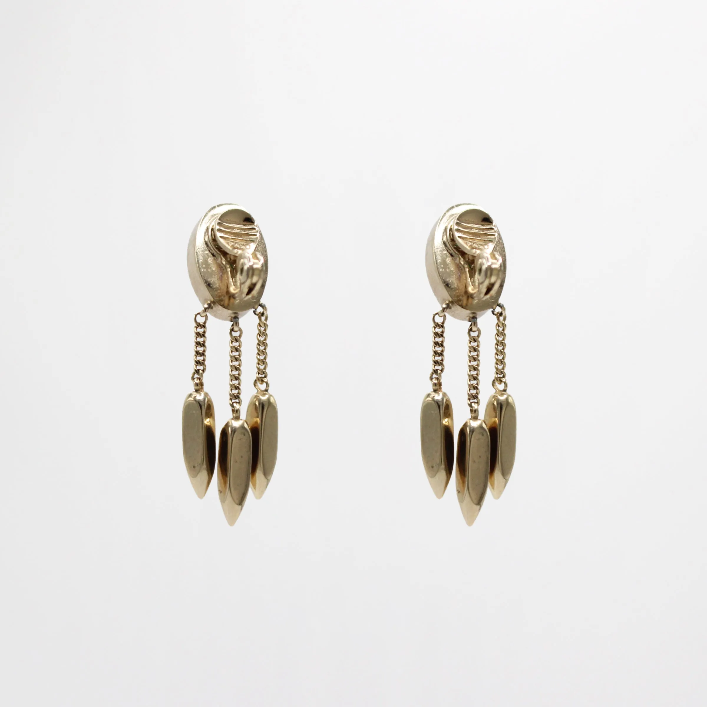 Vintage Gold Plated Oval 3 Dimensional Monet Clip-On Tassle Earrings sold by Lulu Frost product image thumbnail 3