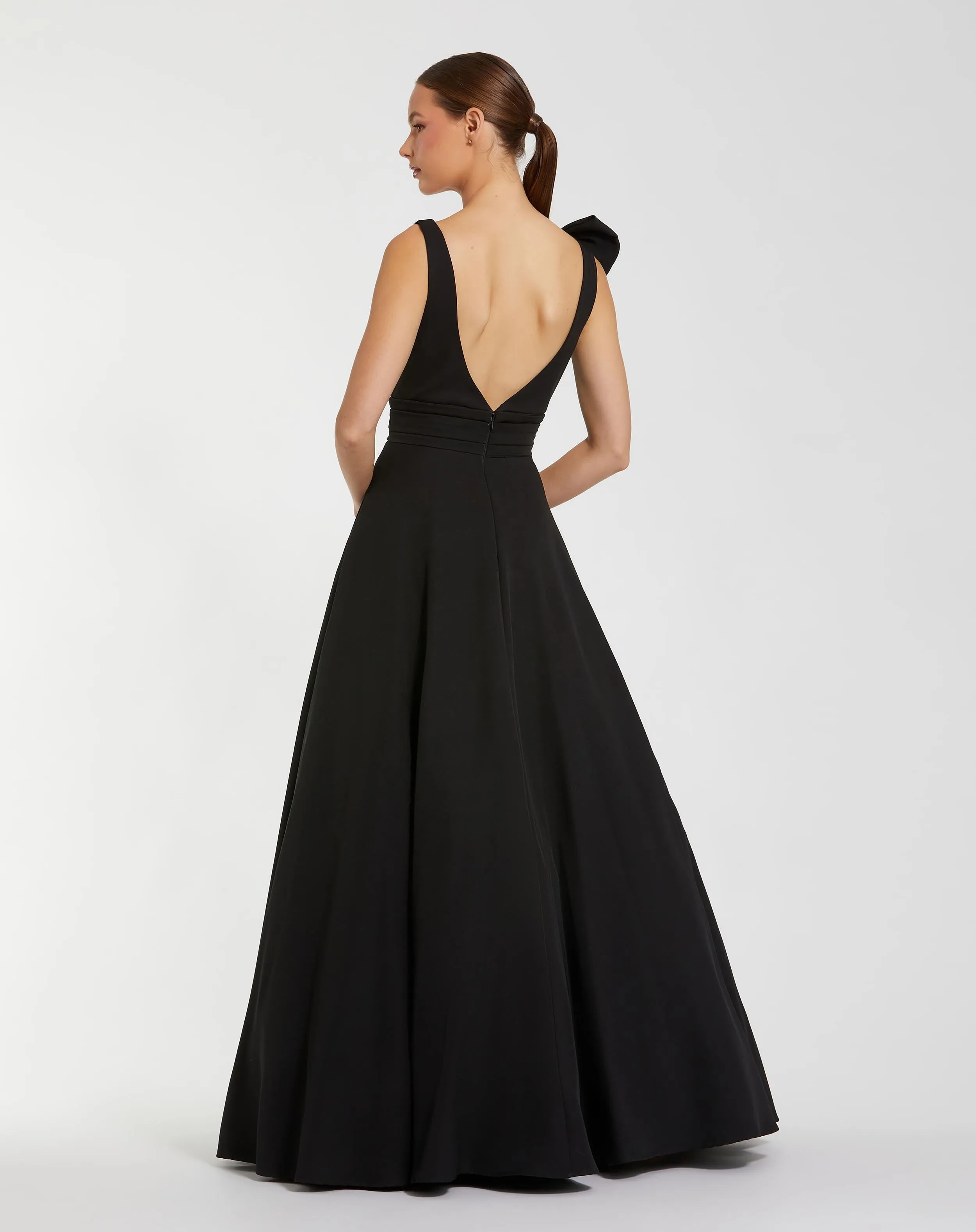 Black Sleeveless Plunge Neck Ball Gown With Bow Detail sold by Mac Duggal product image thumbnail 3