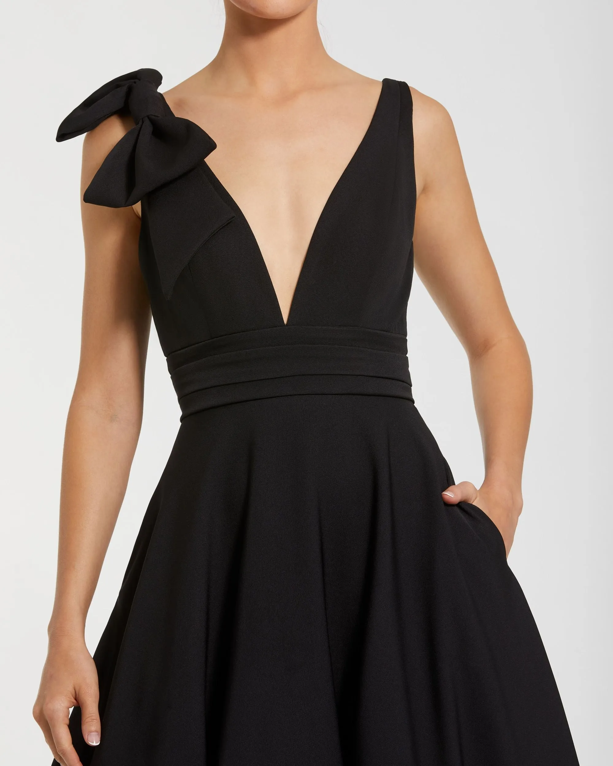Black Sleeveless Plunge Neck Ball Gown With Bow Detail sold by Mac Duggal product image thumbnail 2