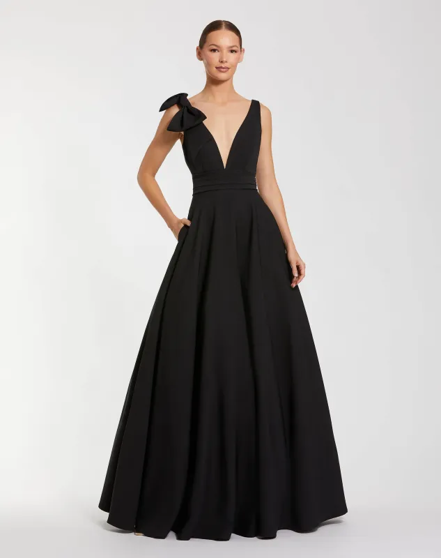 Petite Black Sleeveless Plunge Neck Ball Gown With Bow Detail made by Mac Duggal